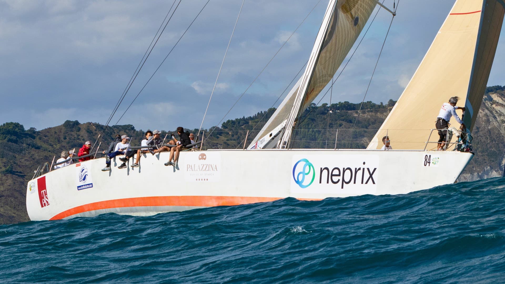 Mistral Composite S.A. Farr 80 Maxi One Idrusa - Deck View Mistral Composite S.A. Farr 80 Maxi One Idrusa - Deck View