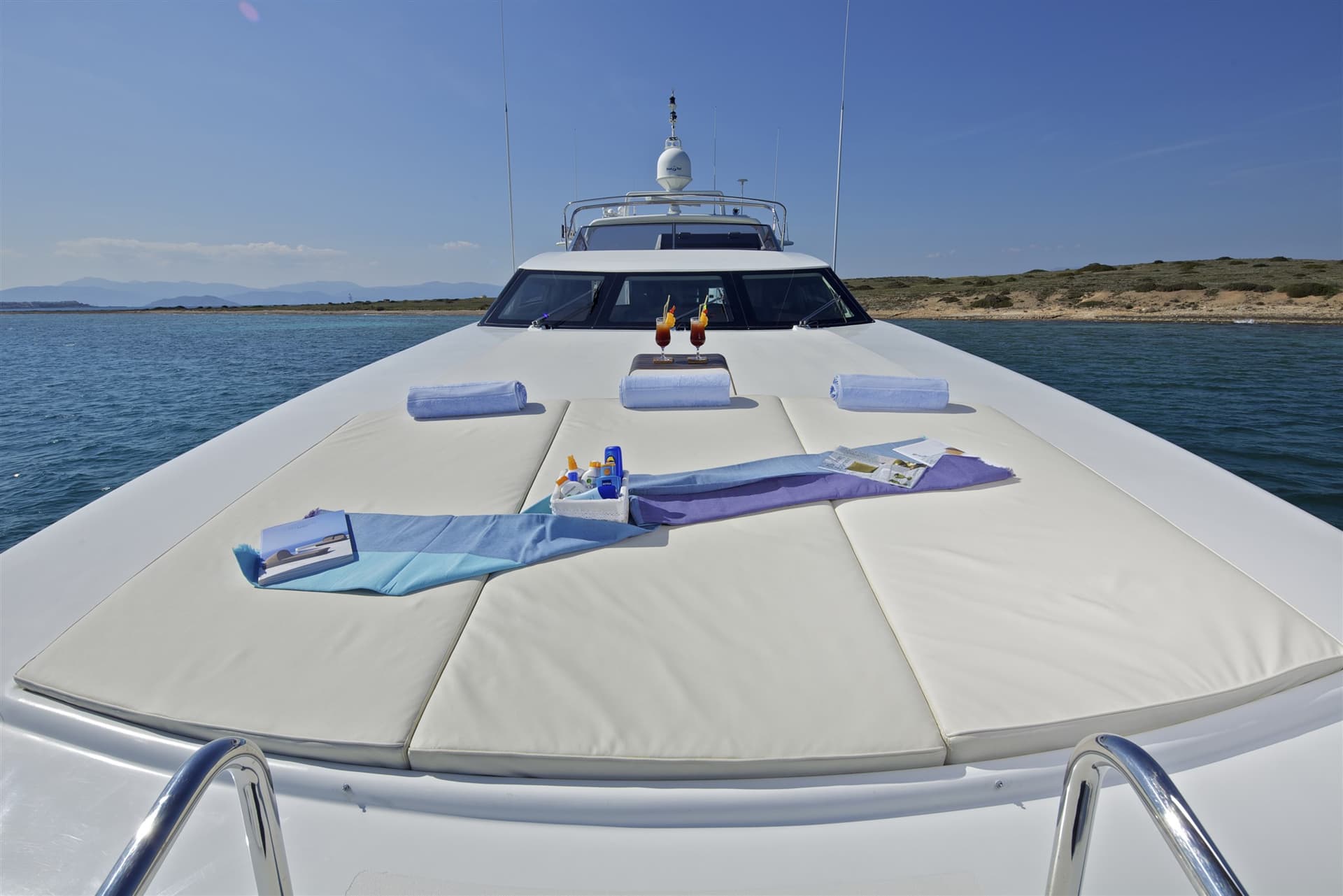 Falcon Yachts 115s M/Y Helios - Interior View Falcon Yachts 115s M/Y Helios - Interior View