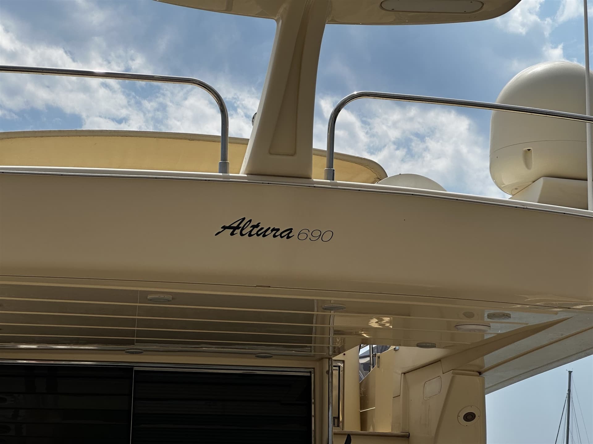 Ferretti Yachts Altura 690 - Deck View Ferretti Yachts Altura 690 - Deck View