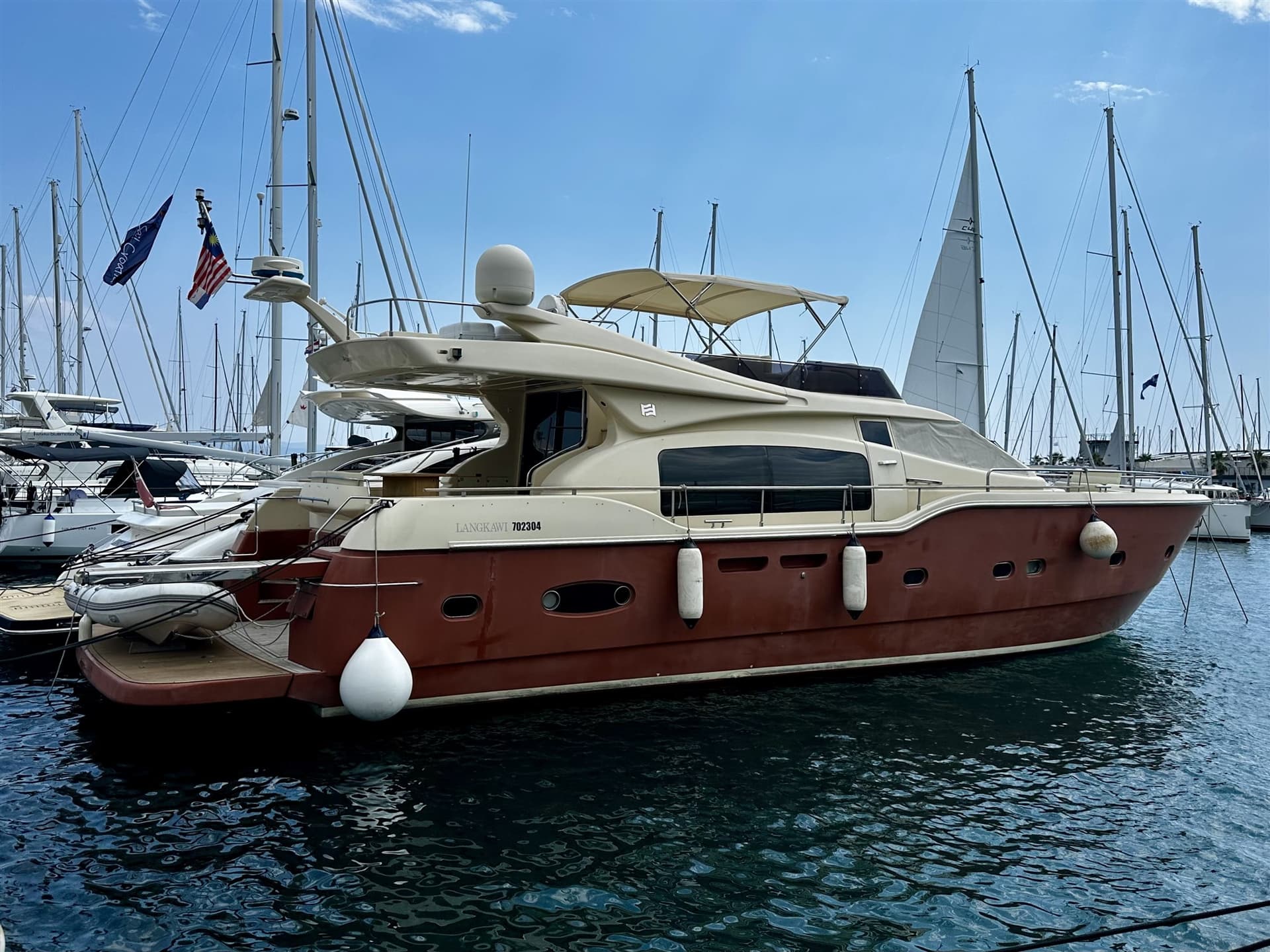 Ferretti Yachts Altura 690 - Main View Ferretti Yachts Altura 690 - Main View
