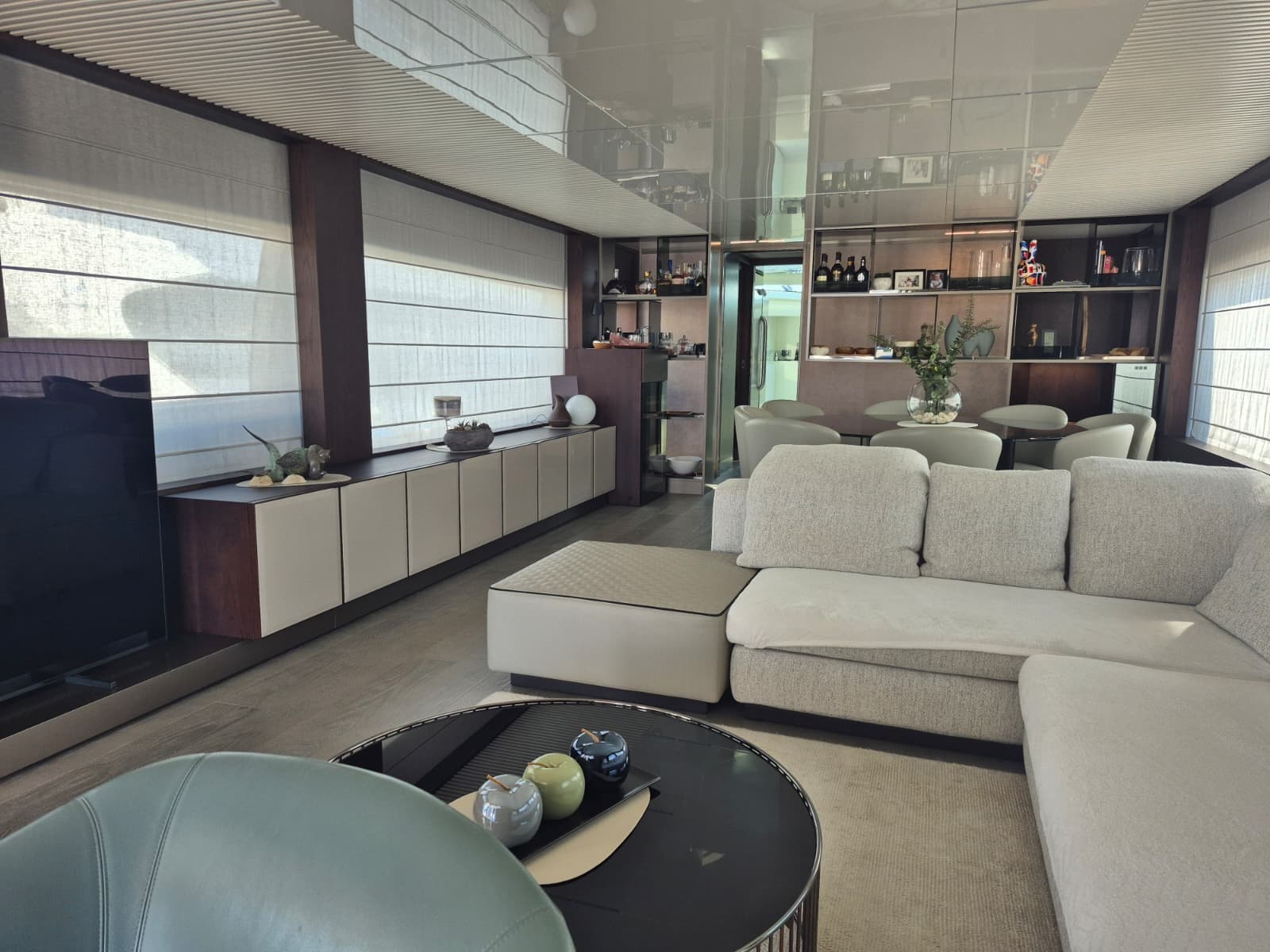 Ferretti Yachts 850 usato - foto hero 9