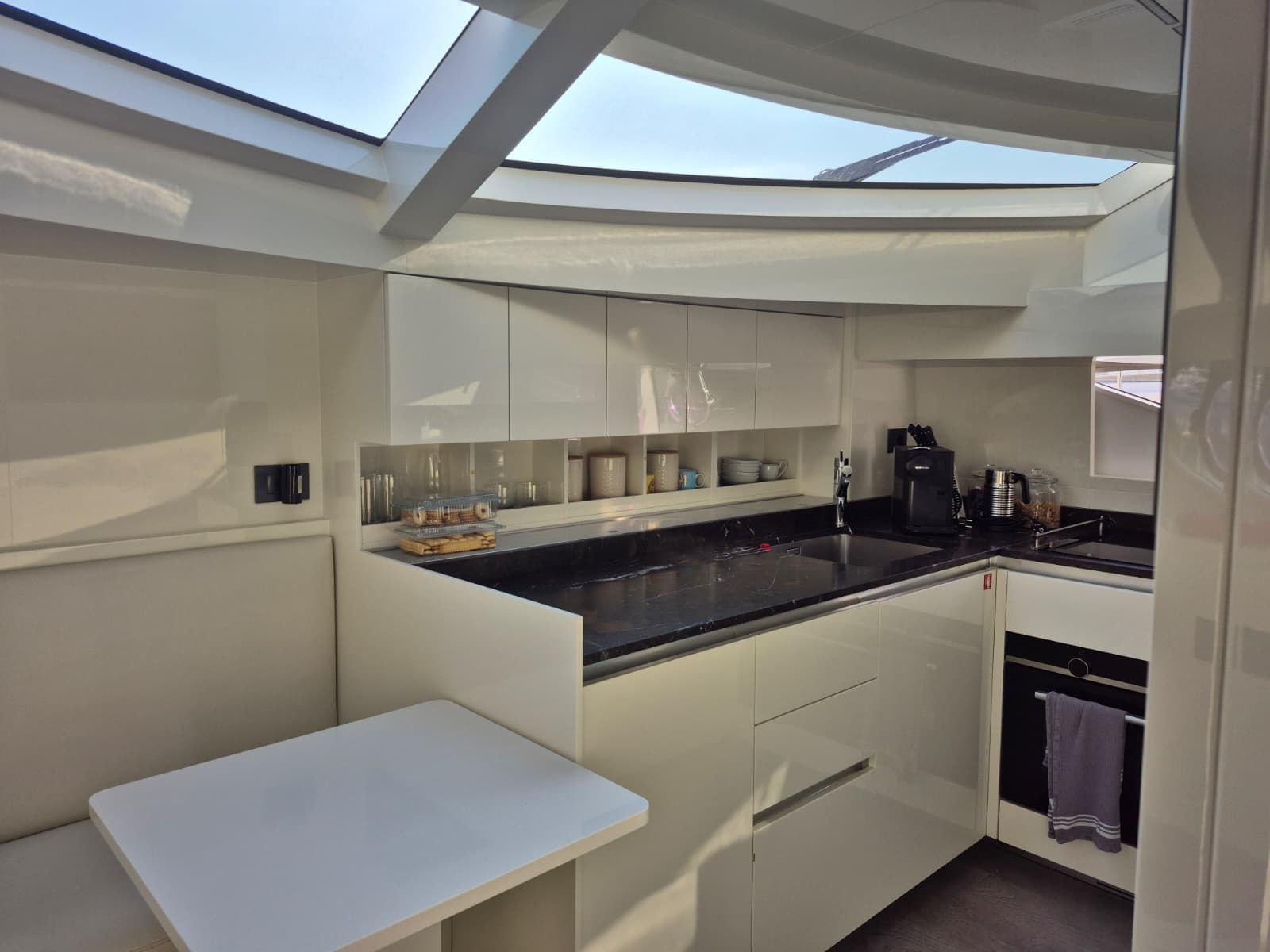Ferretti Yachts 850 usato - foto hero 23