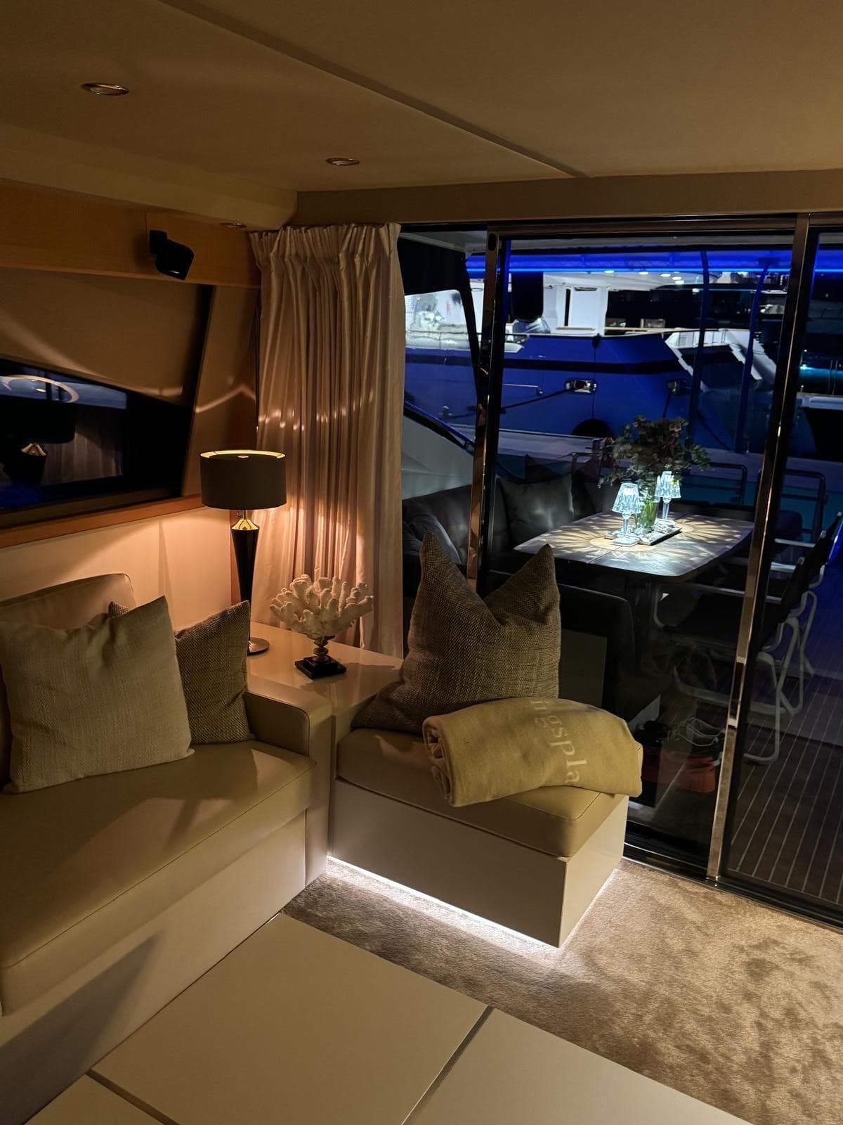 Princess Yachts V 70 usato - foto hero 9