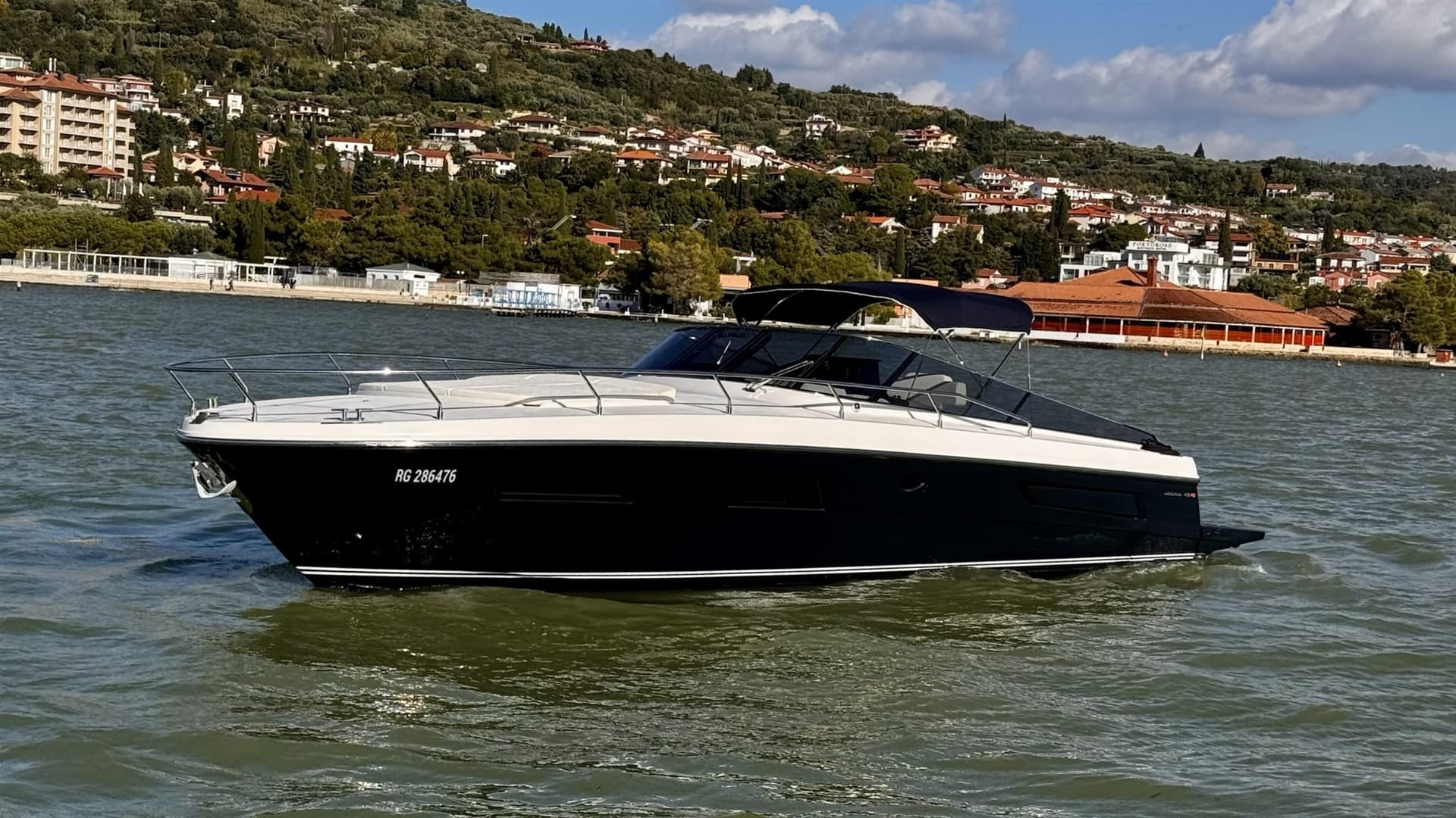 Itama 45 Rs - Detail View 1 Itama 45 Rs - Detail View 1