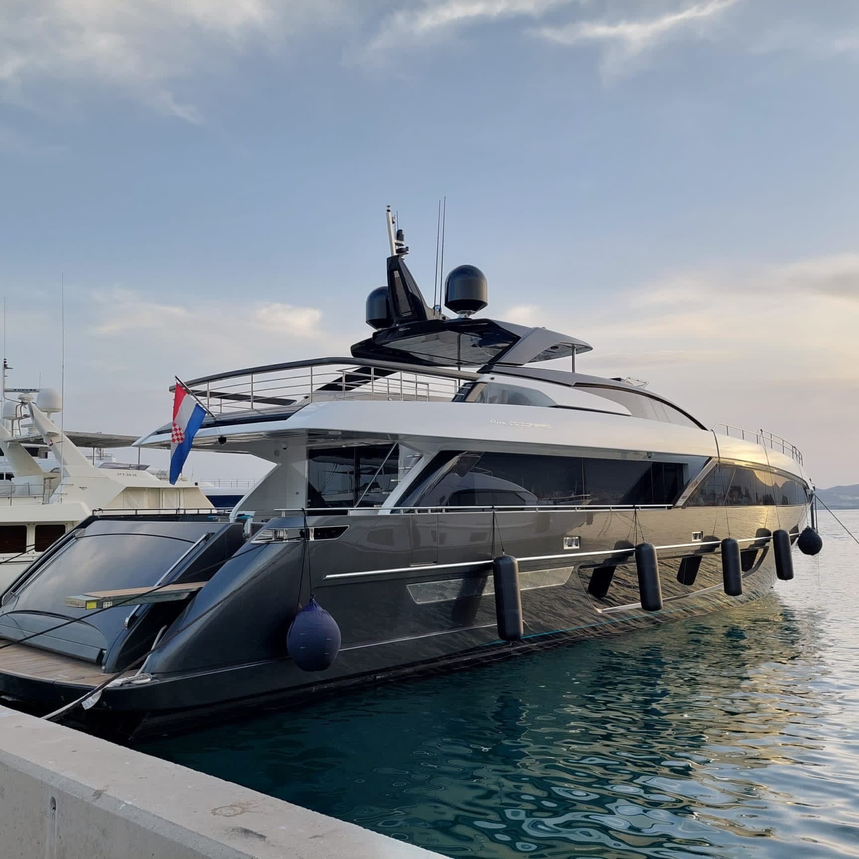 Riva 100 Corsaro - Deck View Riva 100 Corsaro - Deck View