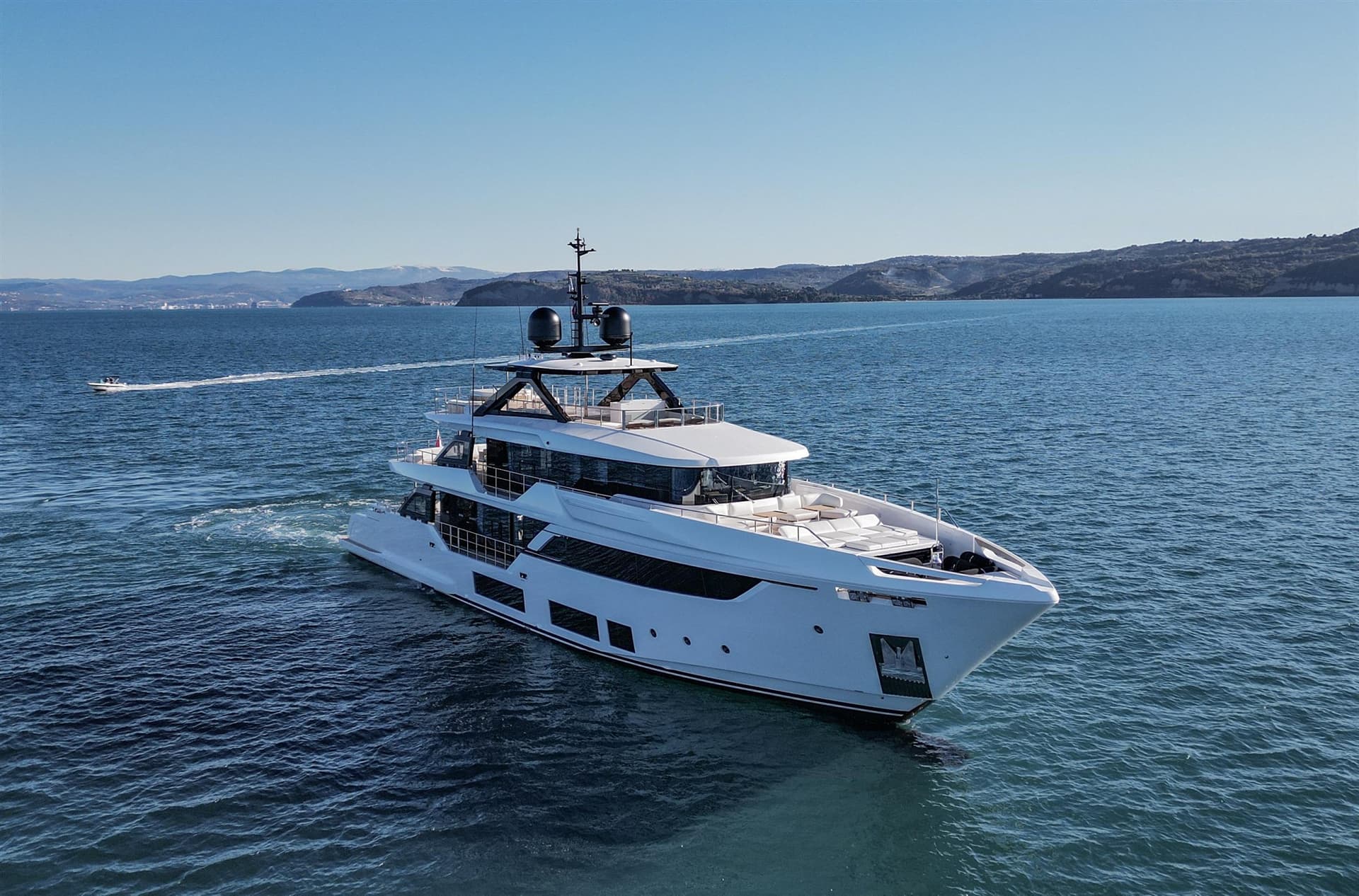Custom Line Navetta 38 - Deck View Custom Line Navetta 38 - Deck View
