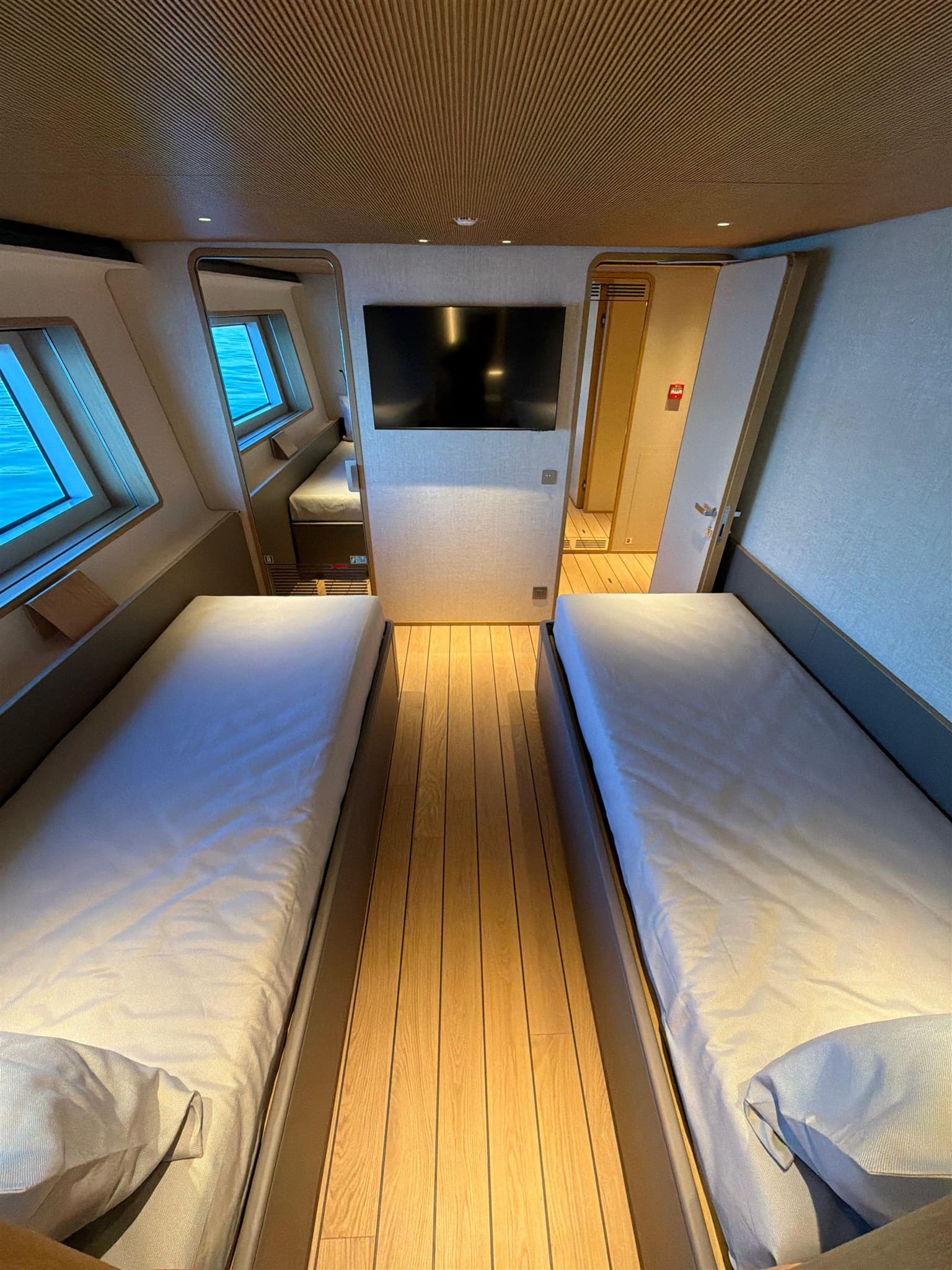 Custom Line Navetta 38 usato - foto hero 24