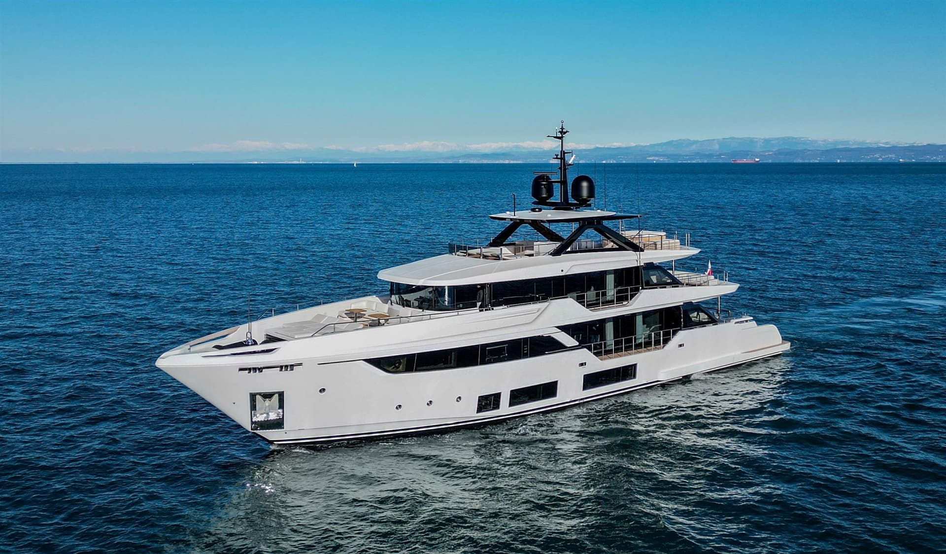 Custom Line Navetta 38 - Detail View 1 Custom Line Navetta 38 - Detail View 1