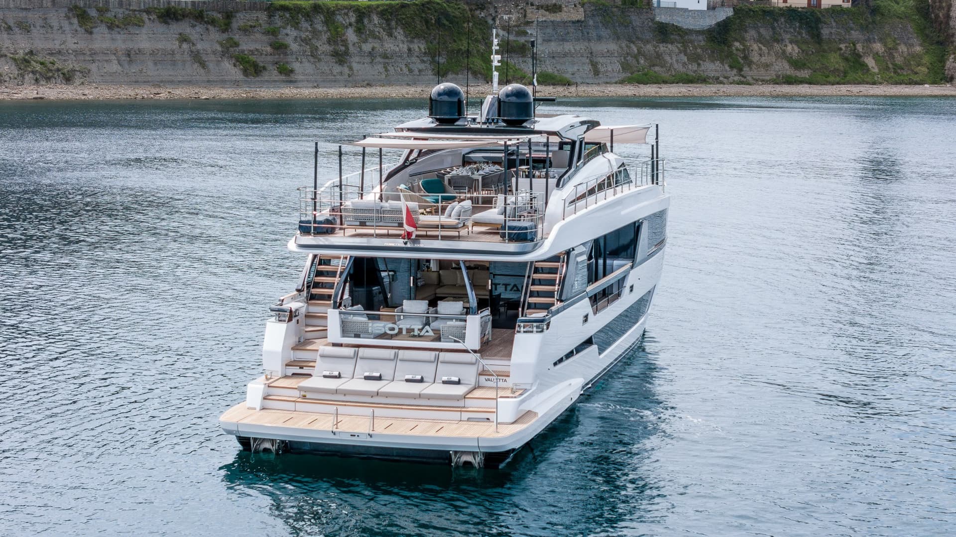 Ferretti Yachts 1000 - Interior View Ferretti Yachts 1000 - Interior View