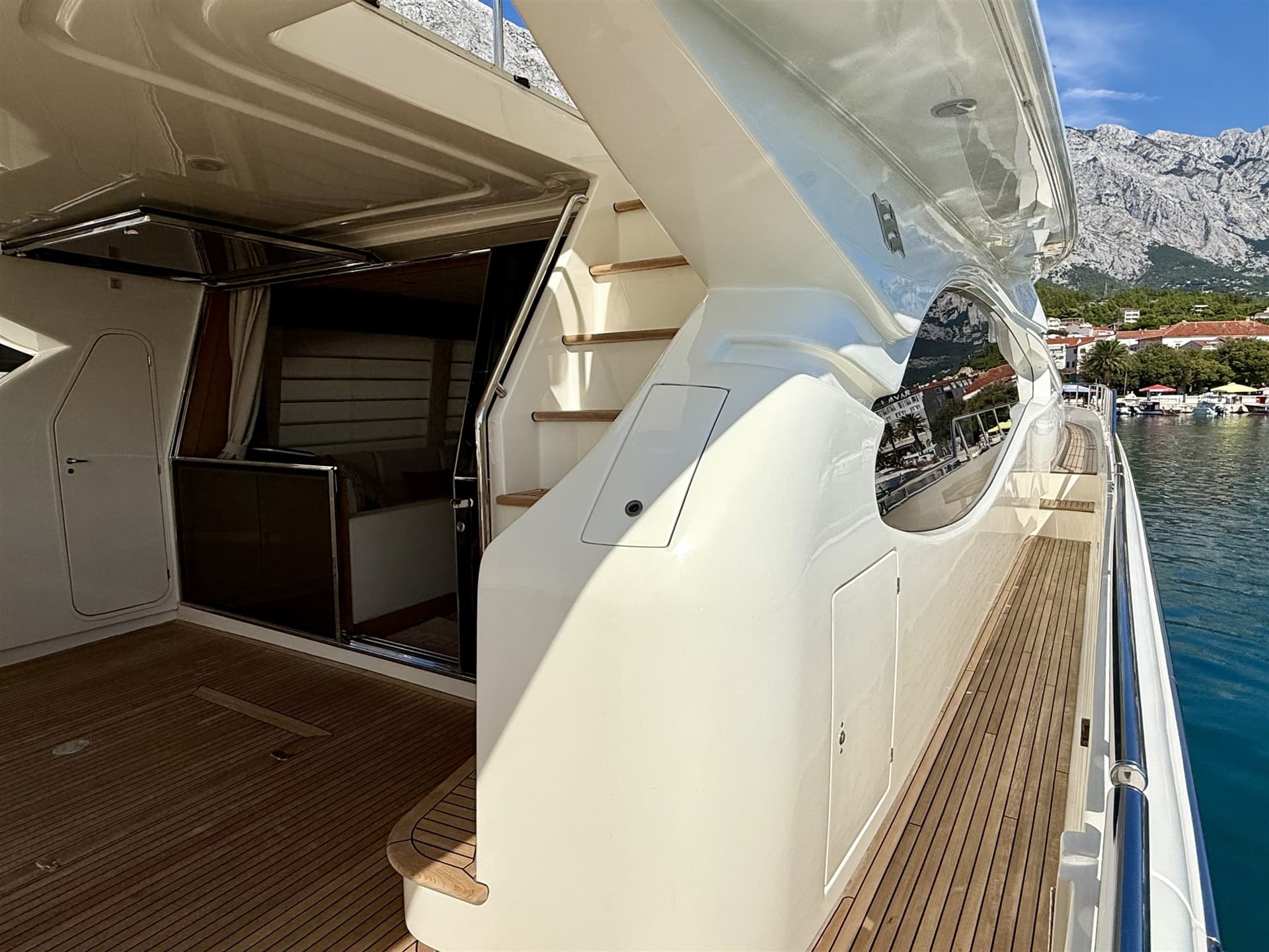 Ferretti Yachts Ferretti 780 - Deck View Ferretti Yachts Ferretti 780 - Deck View