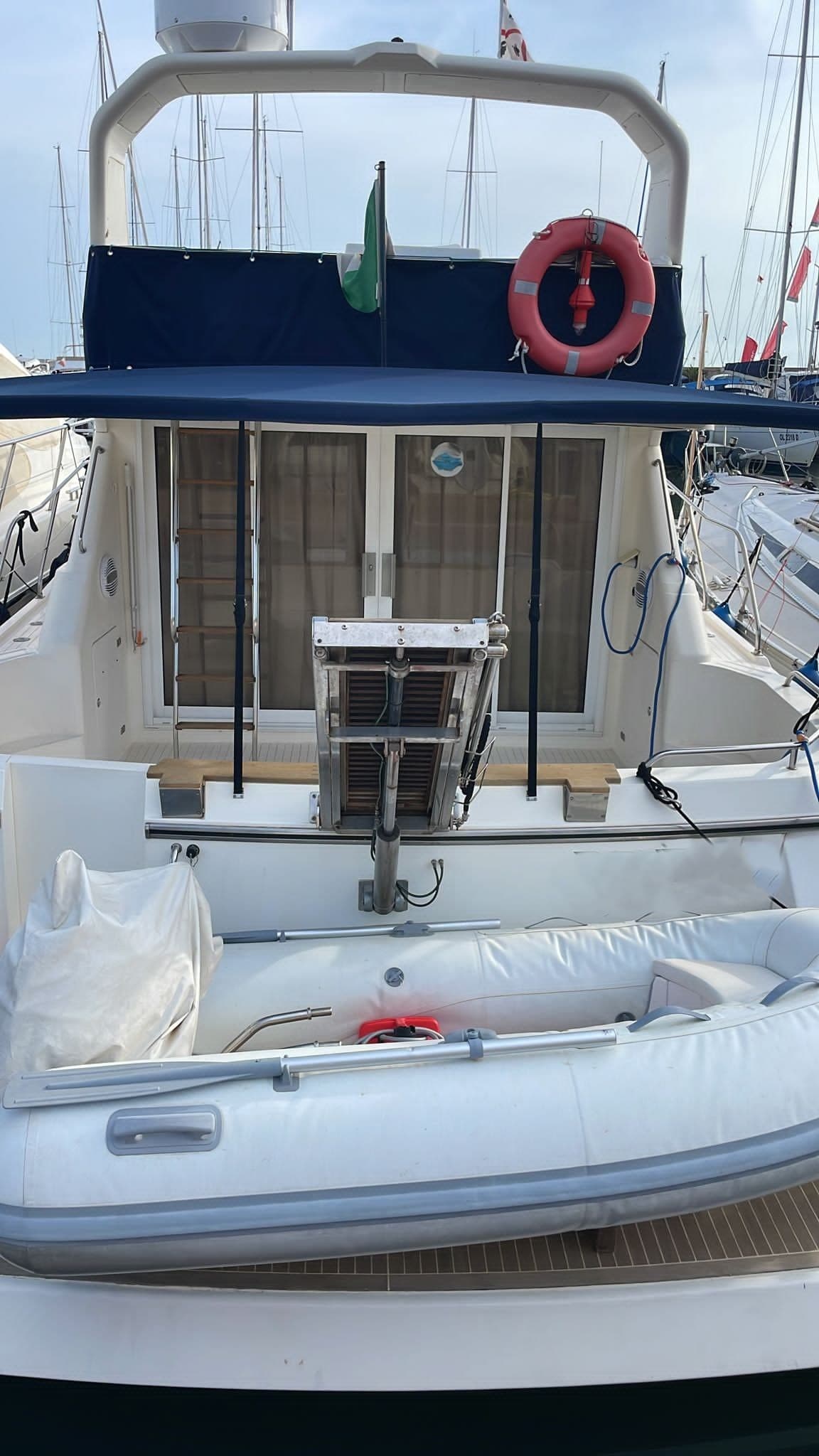 Princess Yachts 410 Fly - Detail View 1 Princess Yachts 410 Fly - Detail View 1