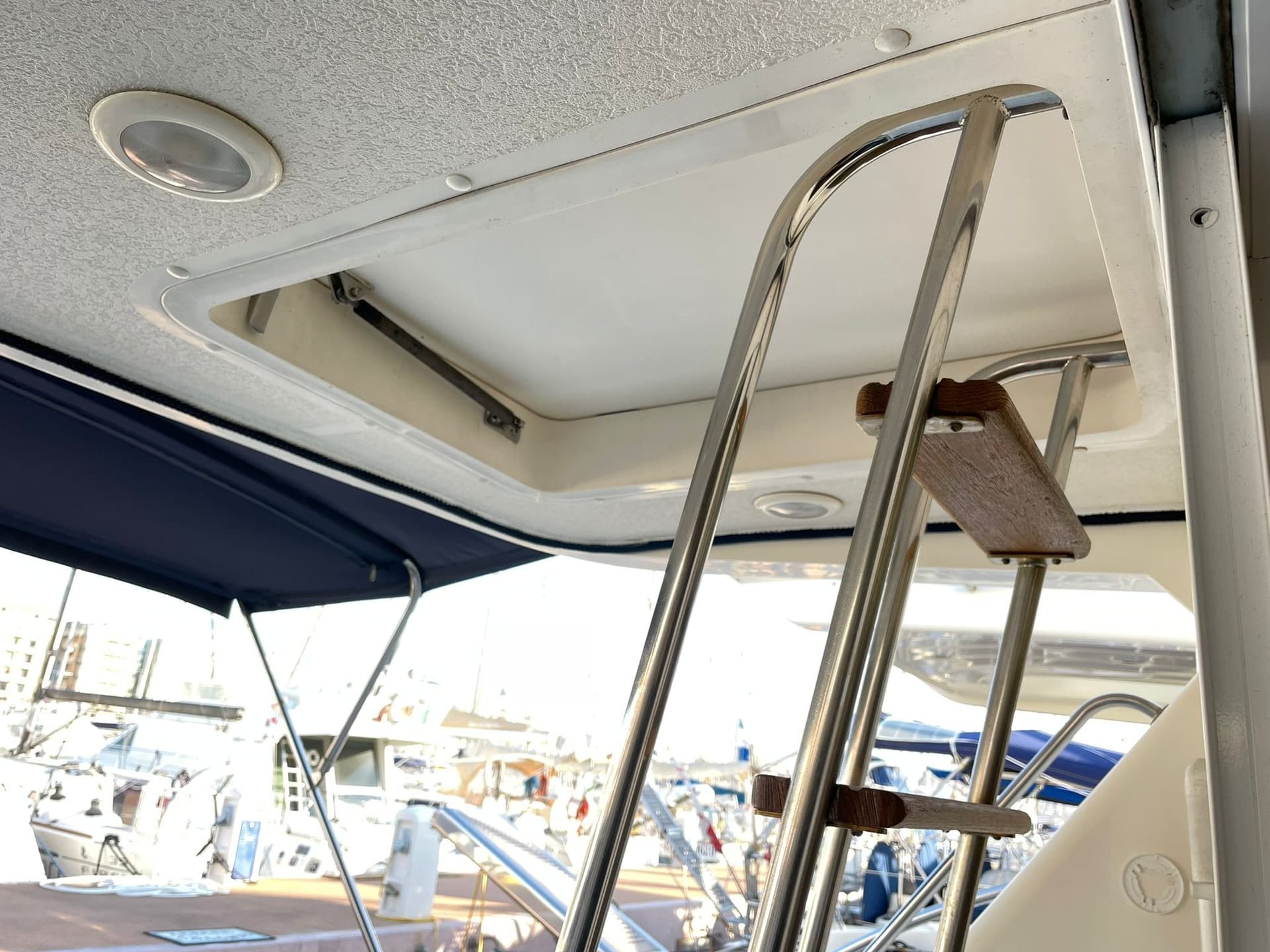 Princess Yachts 410 Fly - Deck View Princess Yachts 410 Fly - Deck View