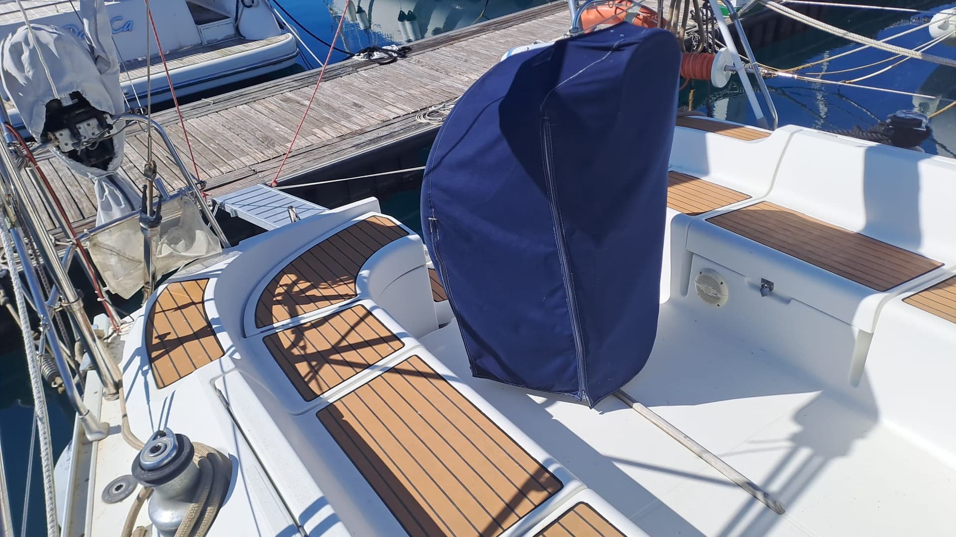 Jeanneau Sun Odyssey 37’ - Interior View Jeanneau Sun Odyssey 37’ - Interior View