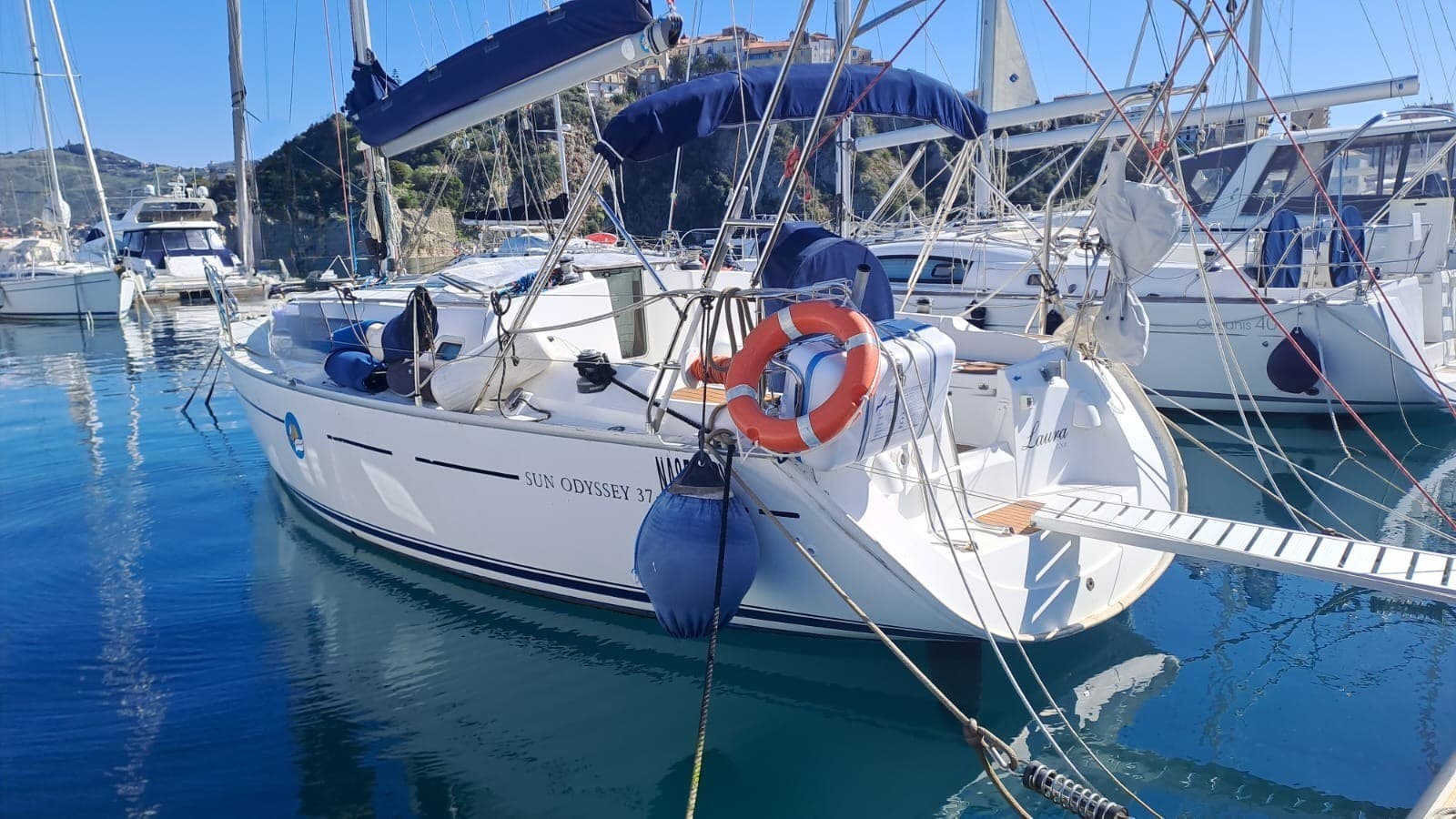 Jeanneau Sun Odyssey 37’ - Main View Jeanneau Sun Odyssey 37’ - Main View