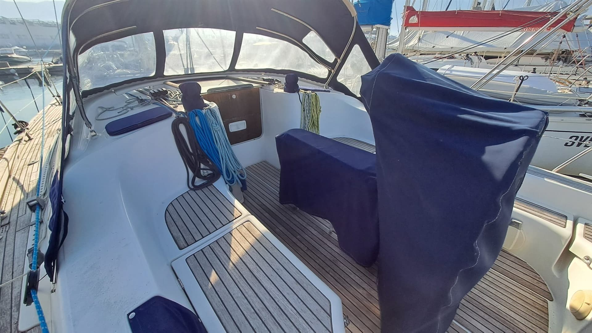 Beneteau Oceanis 423 Clipper - Deck View Beneteau Oceanis 423 Clipper - Deck View