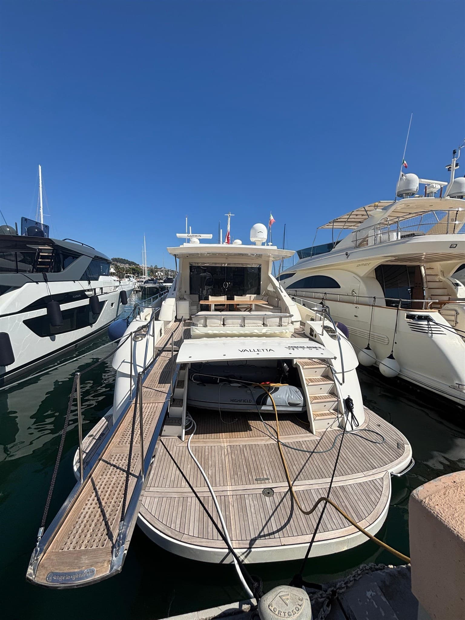 Jaguar Jaguar 24 Sport Ht - Detail View 1 Jaguar Jaguar 24 Sport Ht - Detail View 1