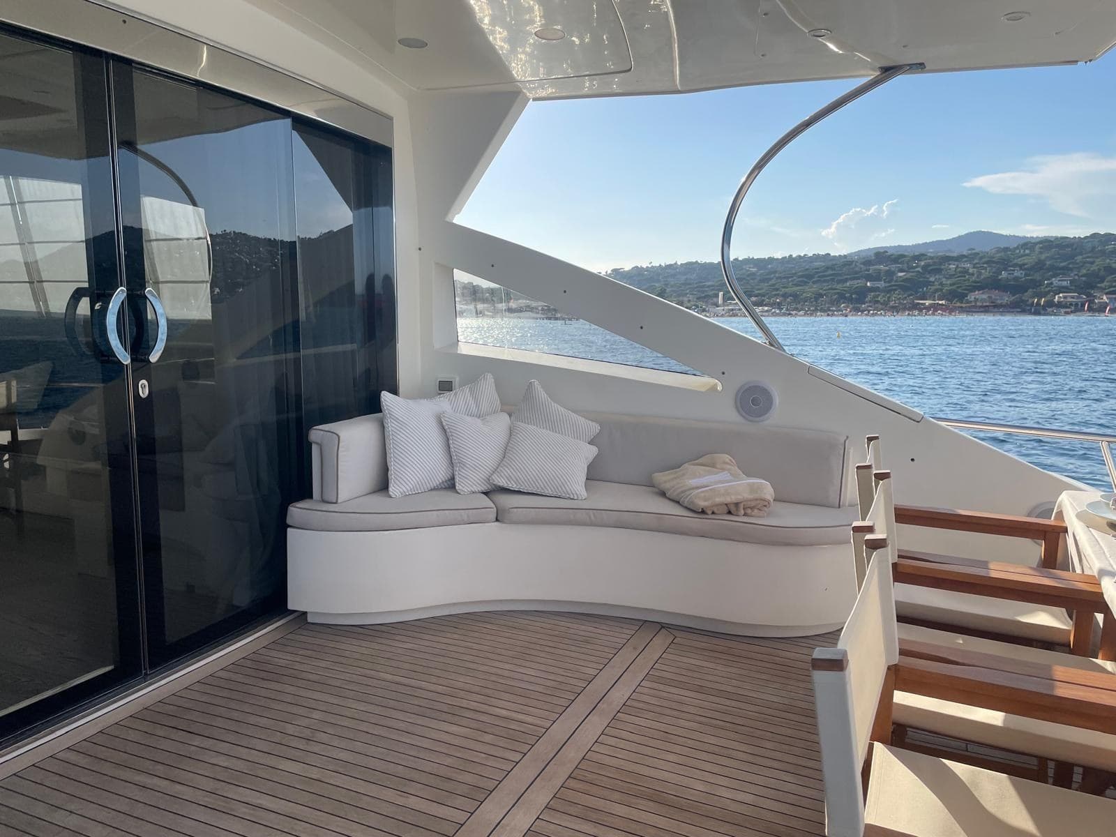 Jaguar Jaguar 24 Sport Ht - Deck View Jaguar Jaguar 24 Sport Ht - Deck View