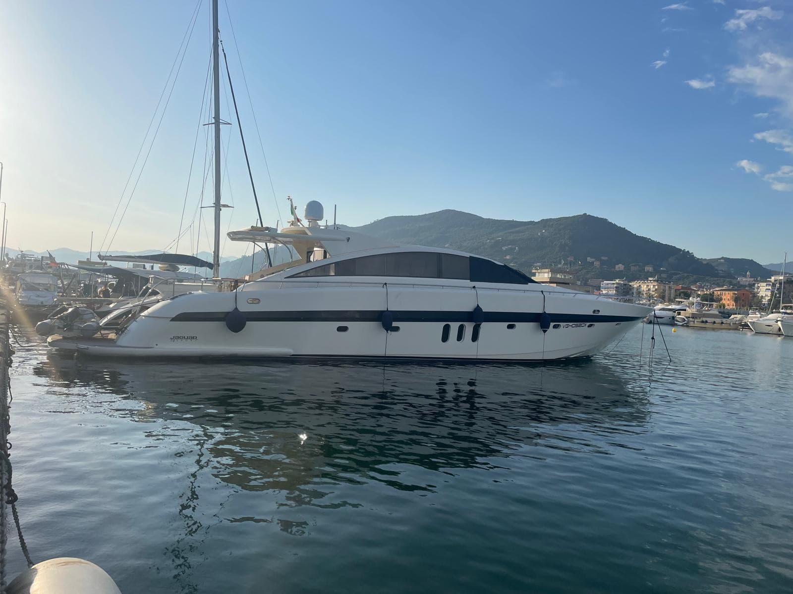 Jaguar Jaguar 24 Sport Ht - Main View Jaguar Jaguar 24 Sport Ht - Main View