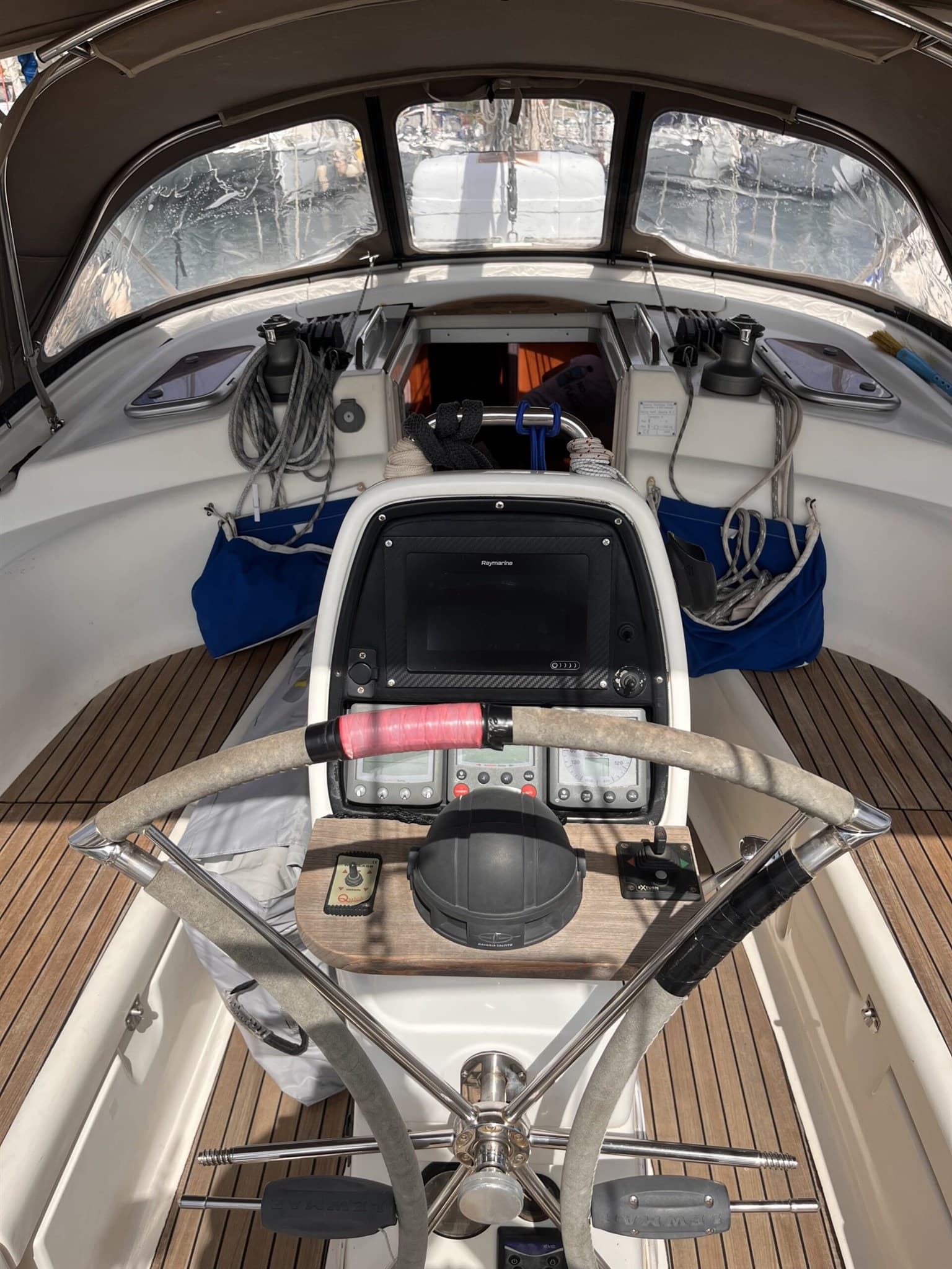 Beneteau Oceanis 373 - Detail View 1 Beneteau Oceanis 373 - Detail View 1