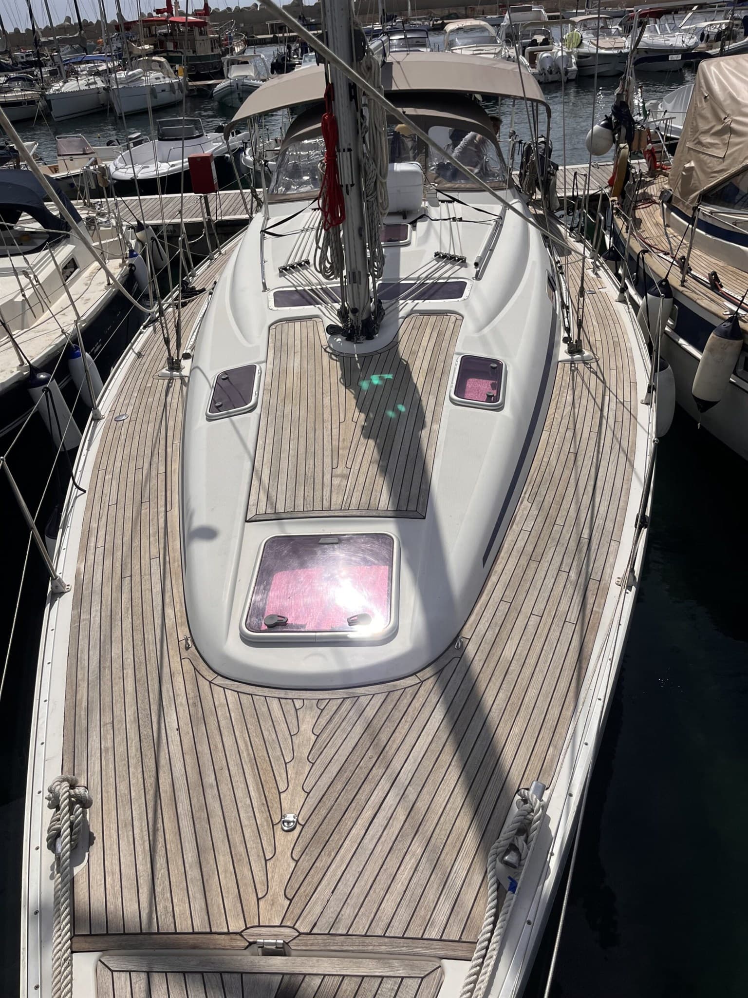 Beneteau Oceanis 373 - Deck View Beneteau Oceanis 373 - Deck View