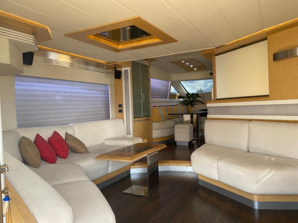 Dominator Yachts 680 - Deck View Dominator Yachts 680 - Deck View