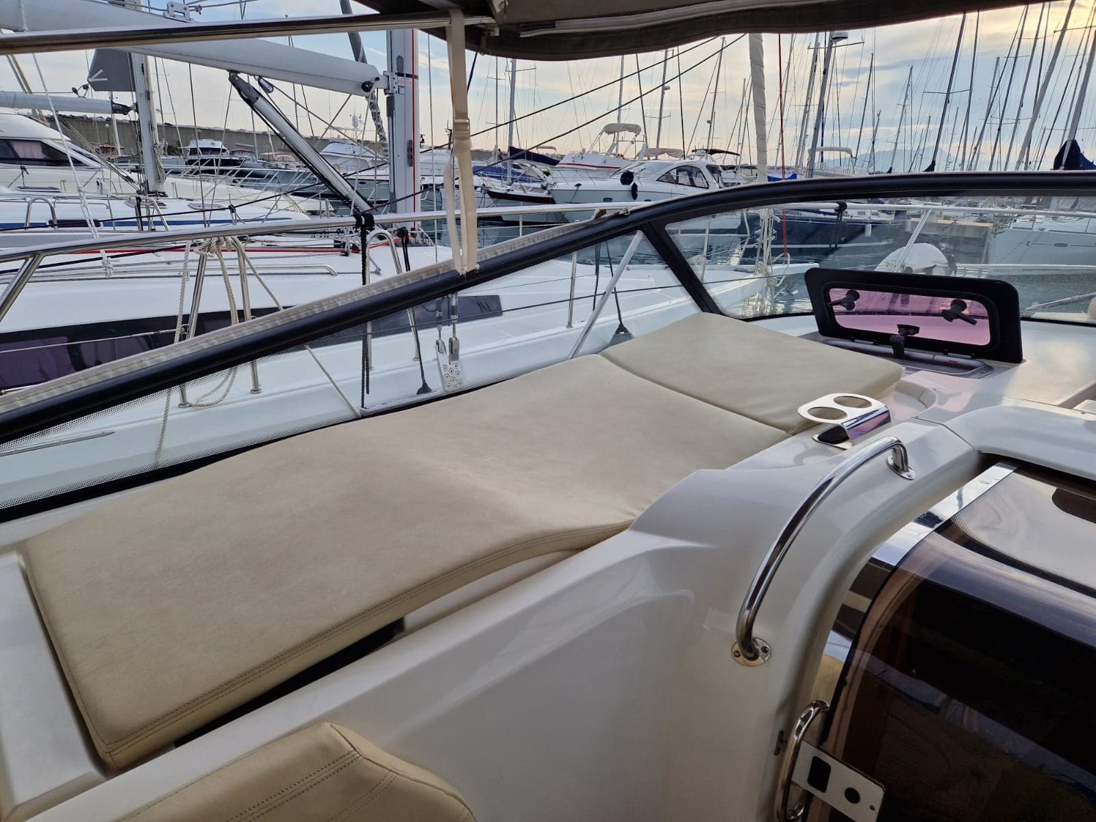 Bavaria 34 Sport - Deck View Bavaria 34 Sport - Deck View