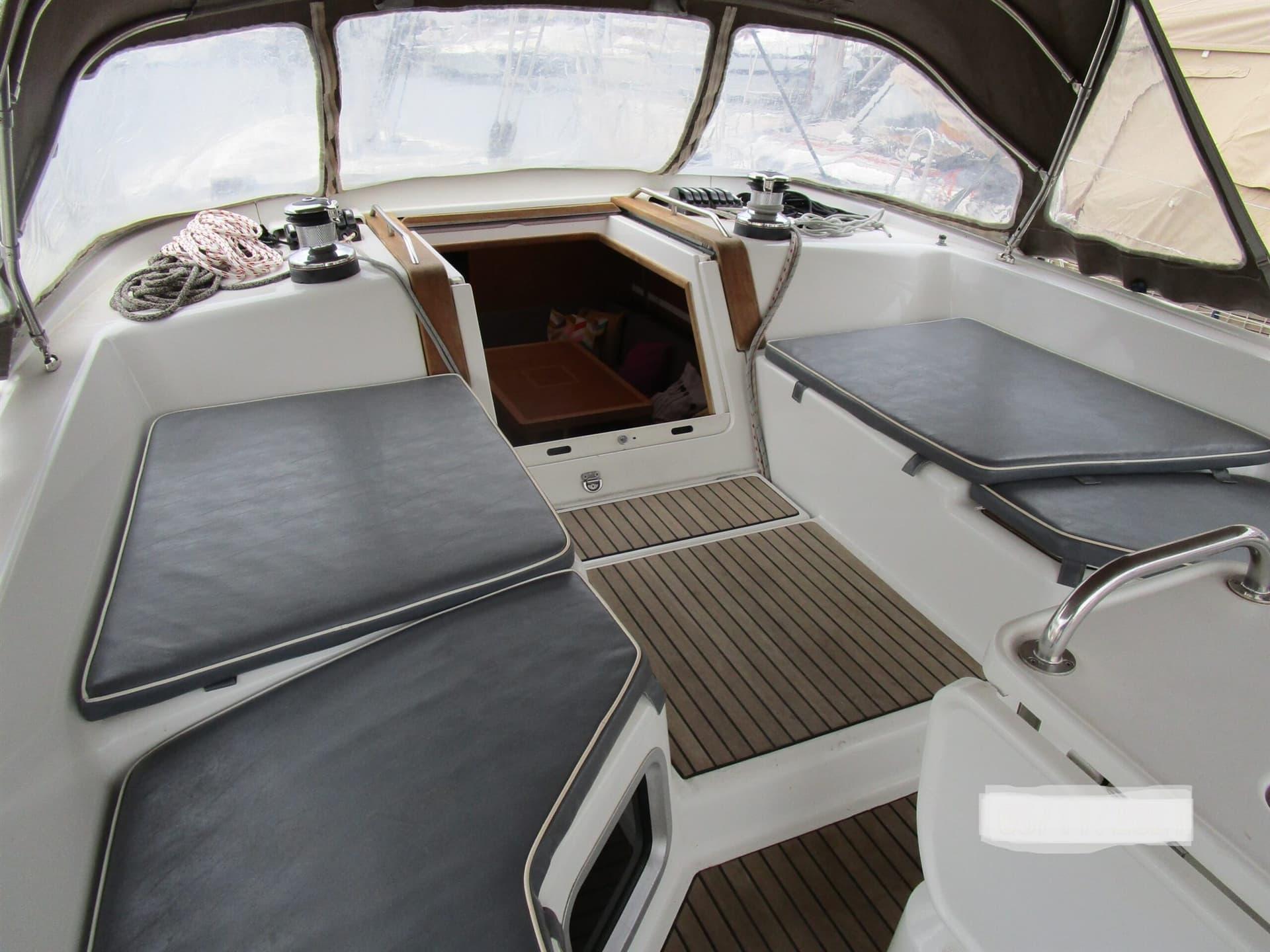 Jeanneau Sun Odyssey 53 Ds - Deck View Jeanneau Sun Odyssey 53 Ds - Deck View