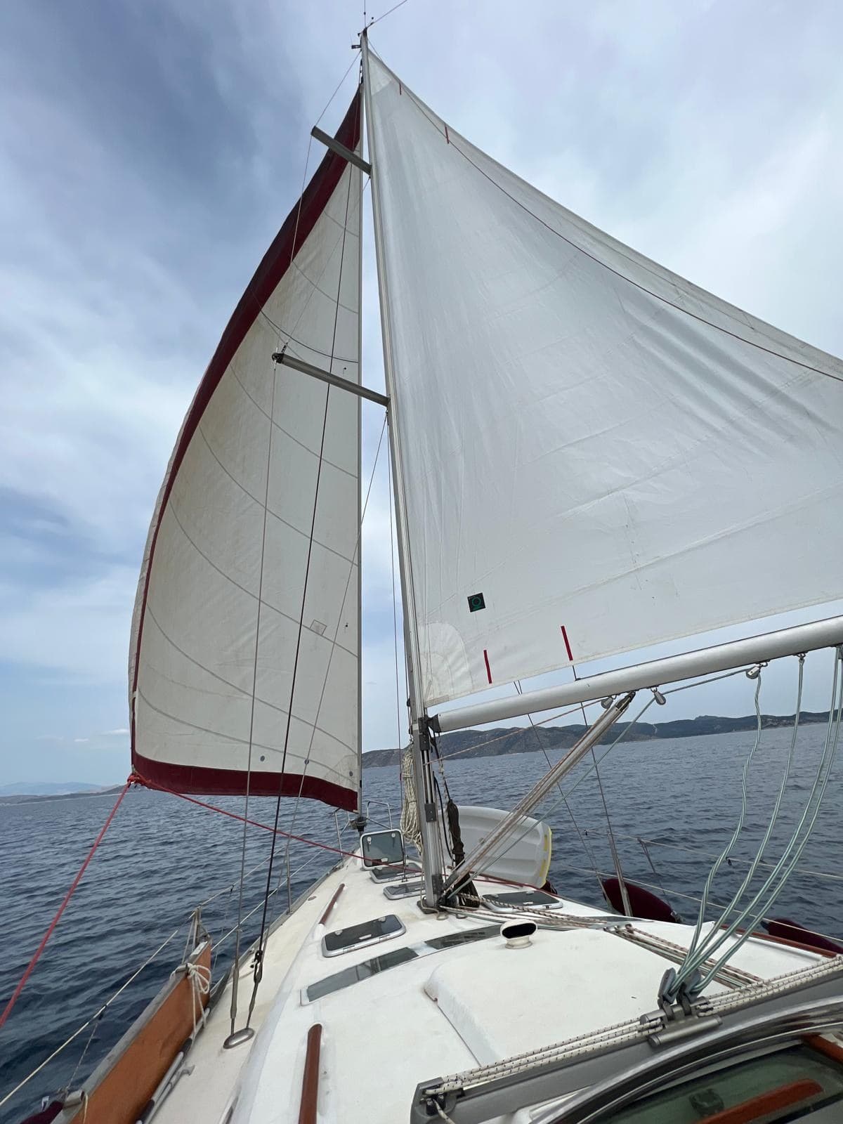 Beneteau Oceanis 393 Clipper - Deck View Beneteau Oceanis 393 Clipper - Deck View