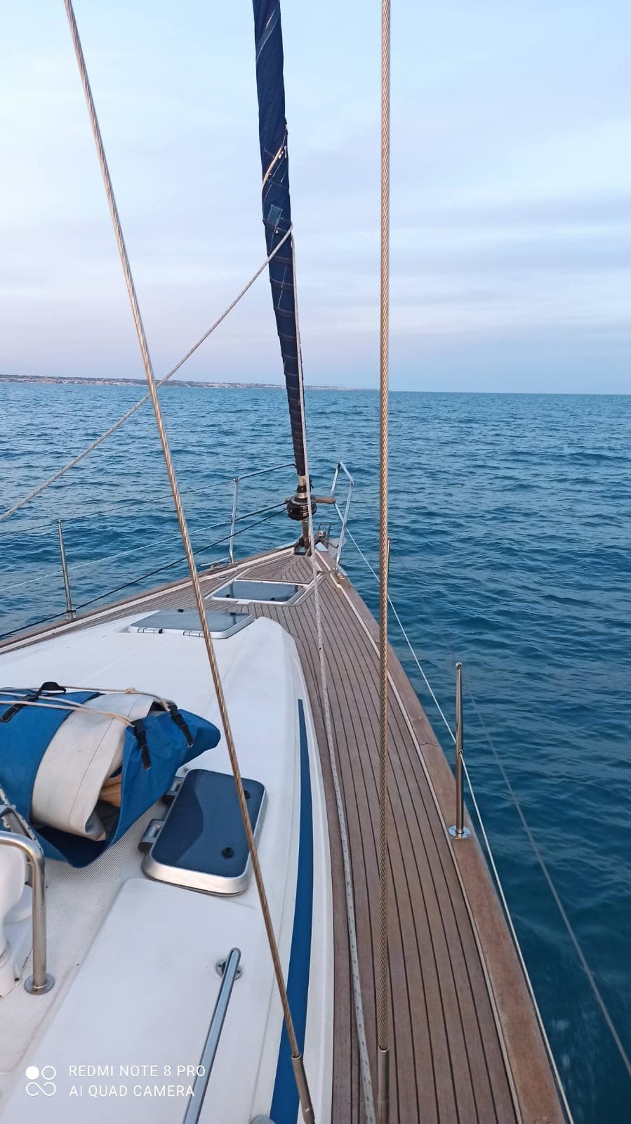 Bavaria 42 - Deck View Bavaria 42 - Deck View