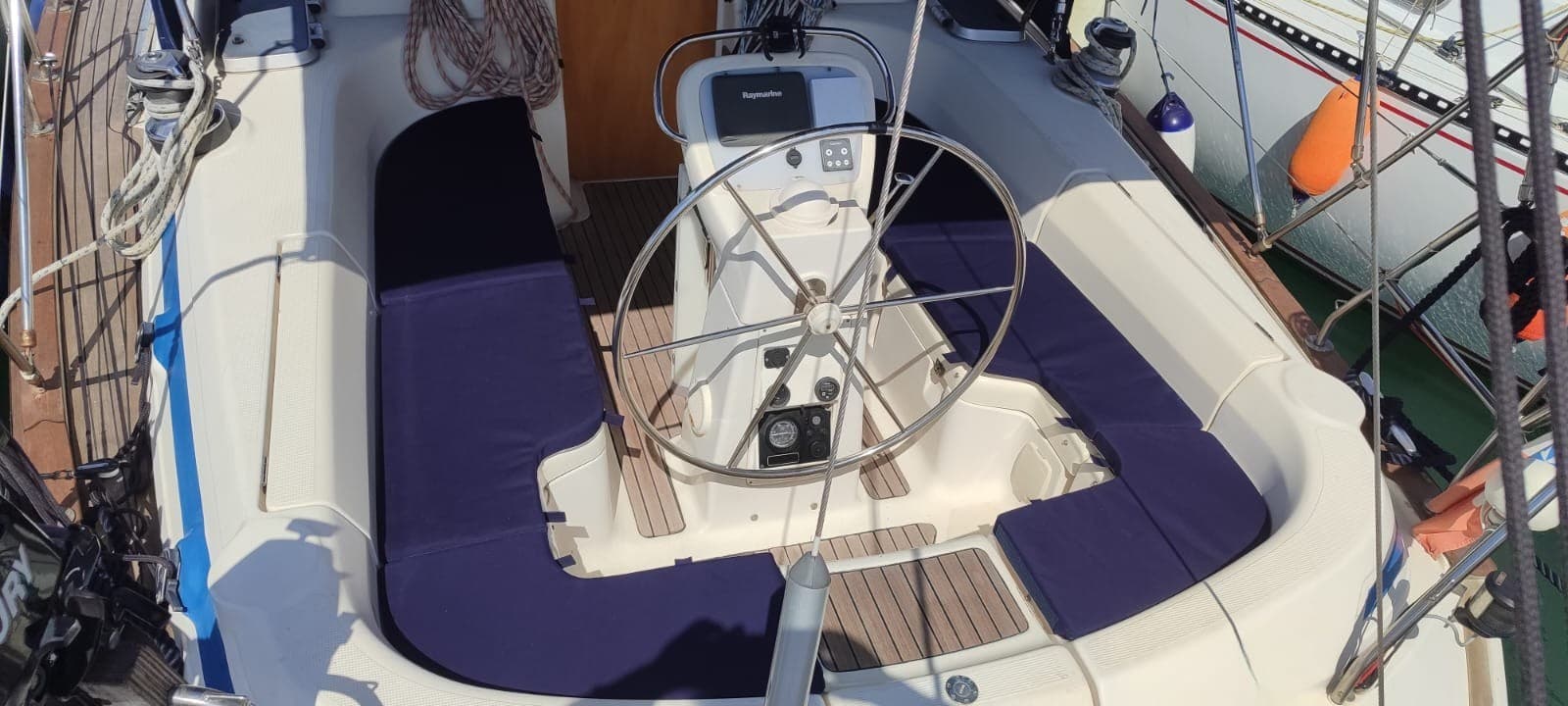 Bavaria 42 - Interior View Bavaria 42 - Interior View