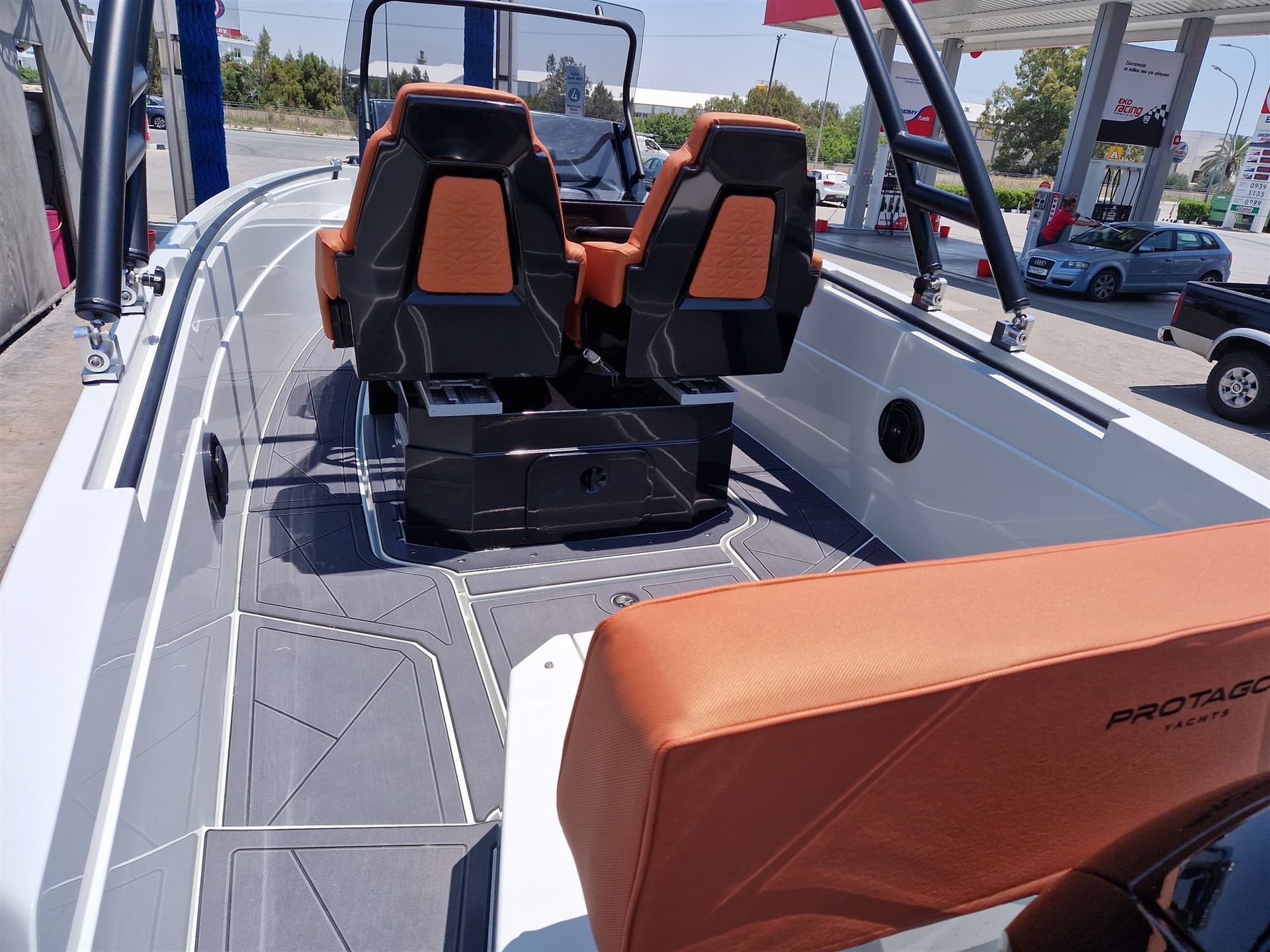 Protagon 20 - Deck View Protagon 20 - Deck View