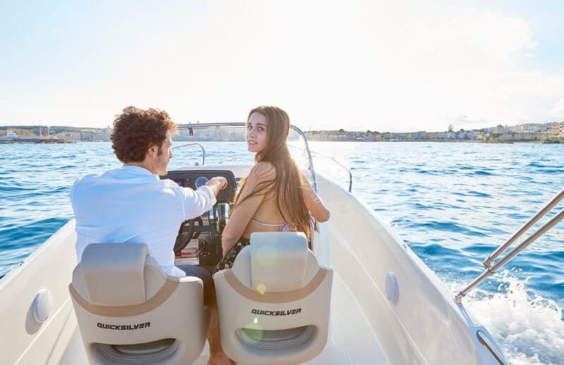 Quicksilver Open 605 - Interior View Quicksilver Open 605 - Interior View