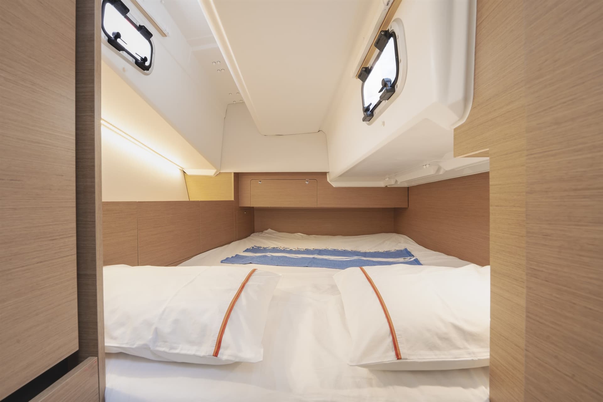 Jeanneau SUN ODYSSEY 350 used - hero image 26