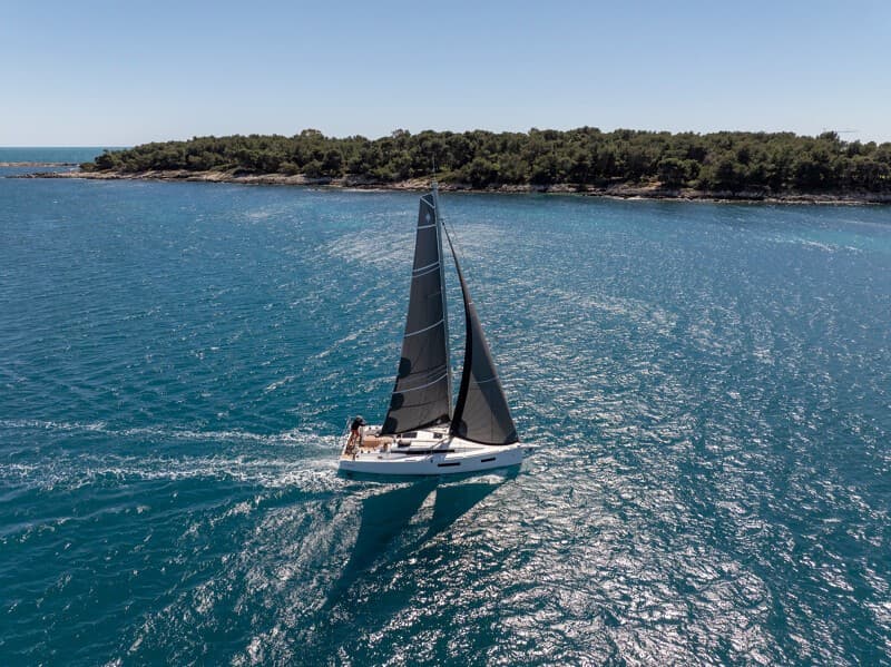 Jeanneau SUN ODYSSEY 350 used - hero image 2