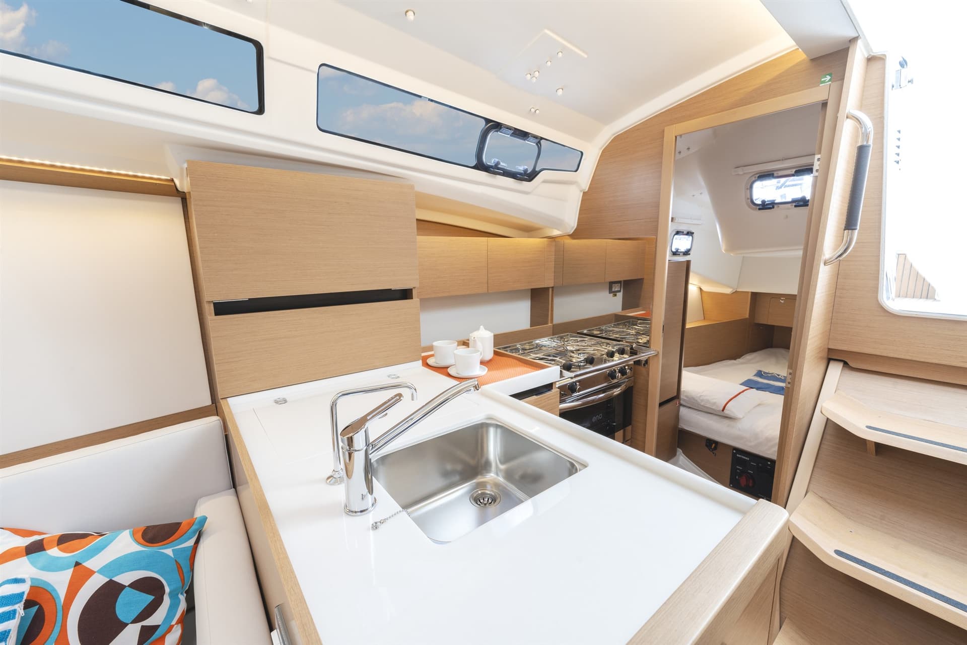 Jeanneau SUN ODYSSEY 350 used - hero image 21