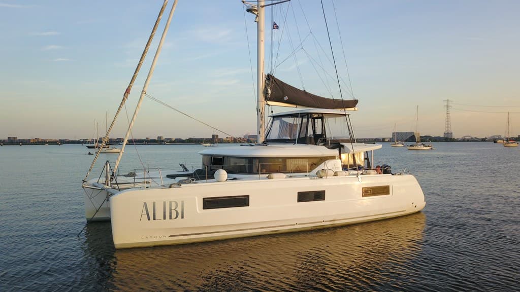 Lagoon 46 - Deck View Lagoon 46 - Deck View