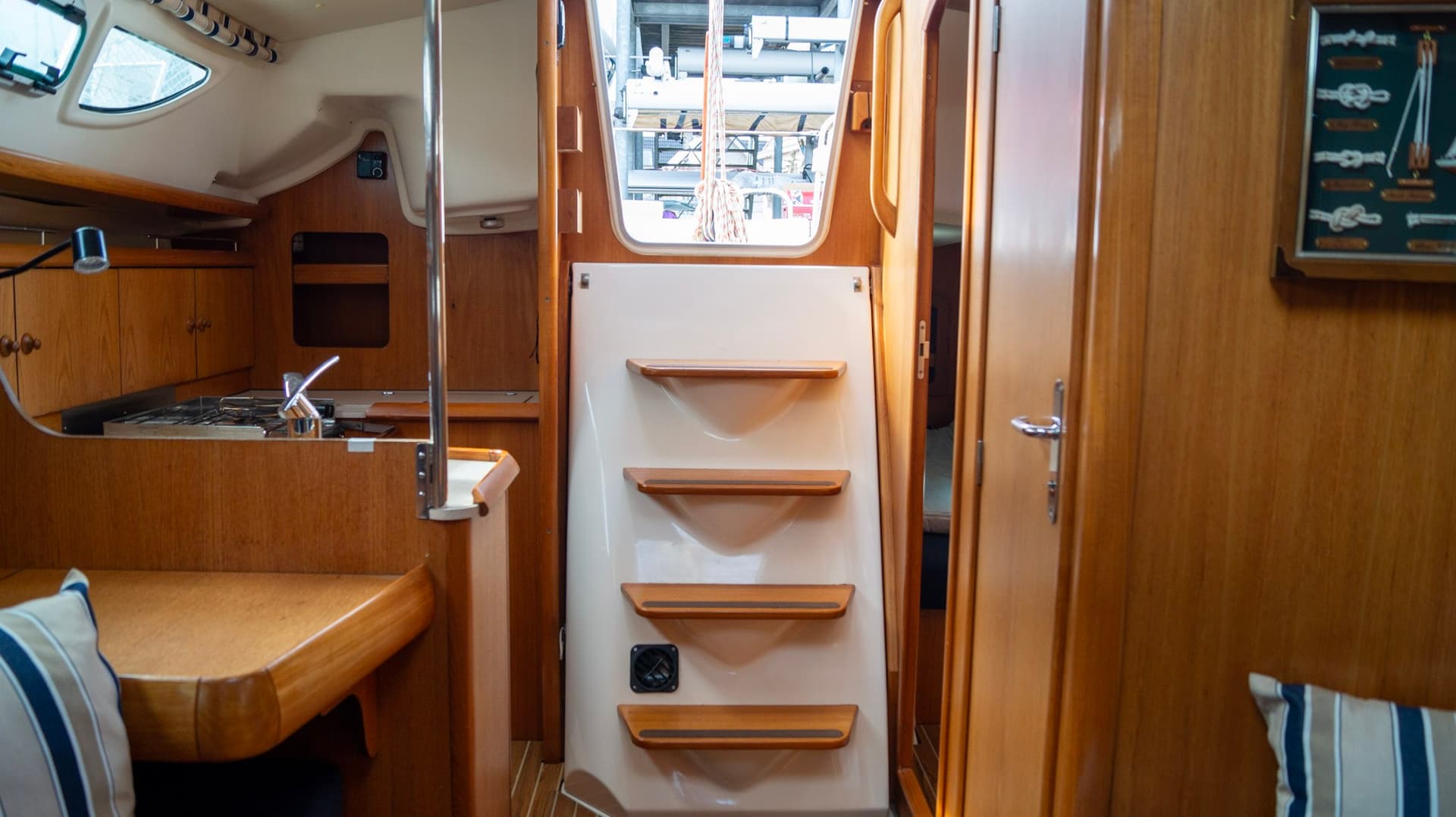 Jeanneau Sun Odyssey 32 usato - foto hero 34