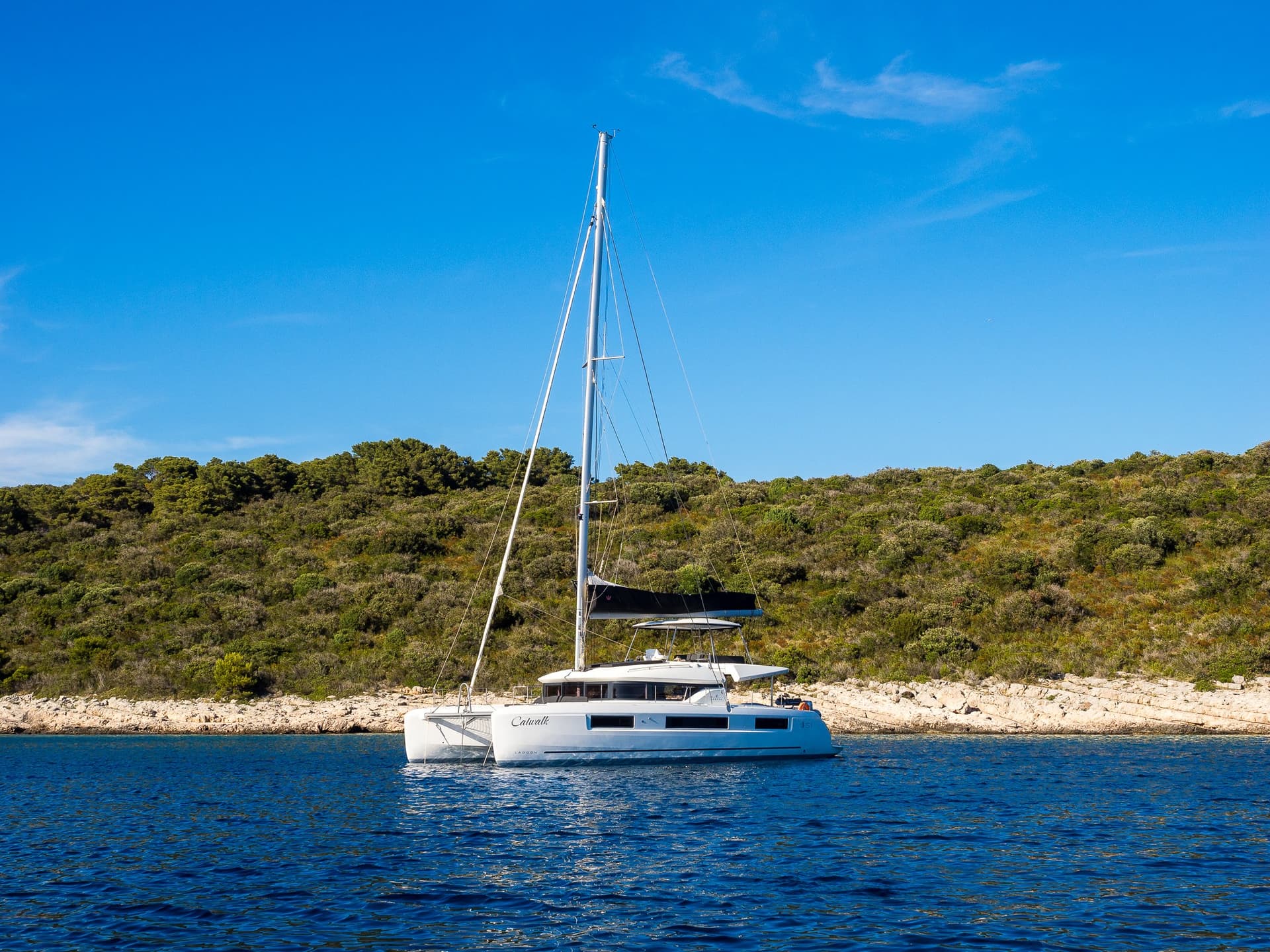 Lagoon 51 - Deck View Lagoon 51 - Deck View