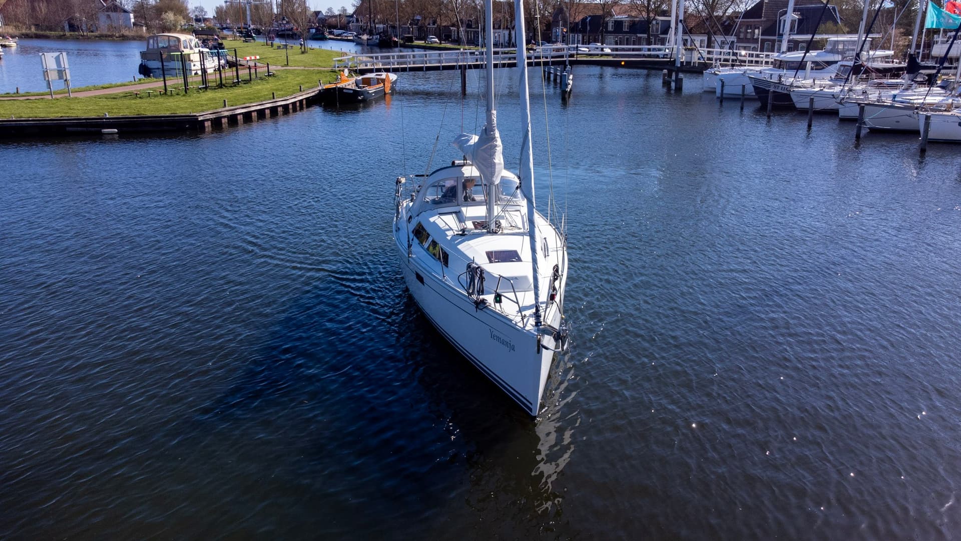 Hanse Hanse 320 - Deck View Hanse Hanse 320 - Deck View
