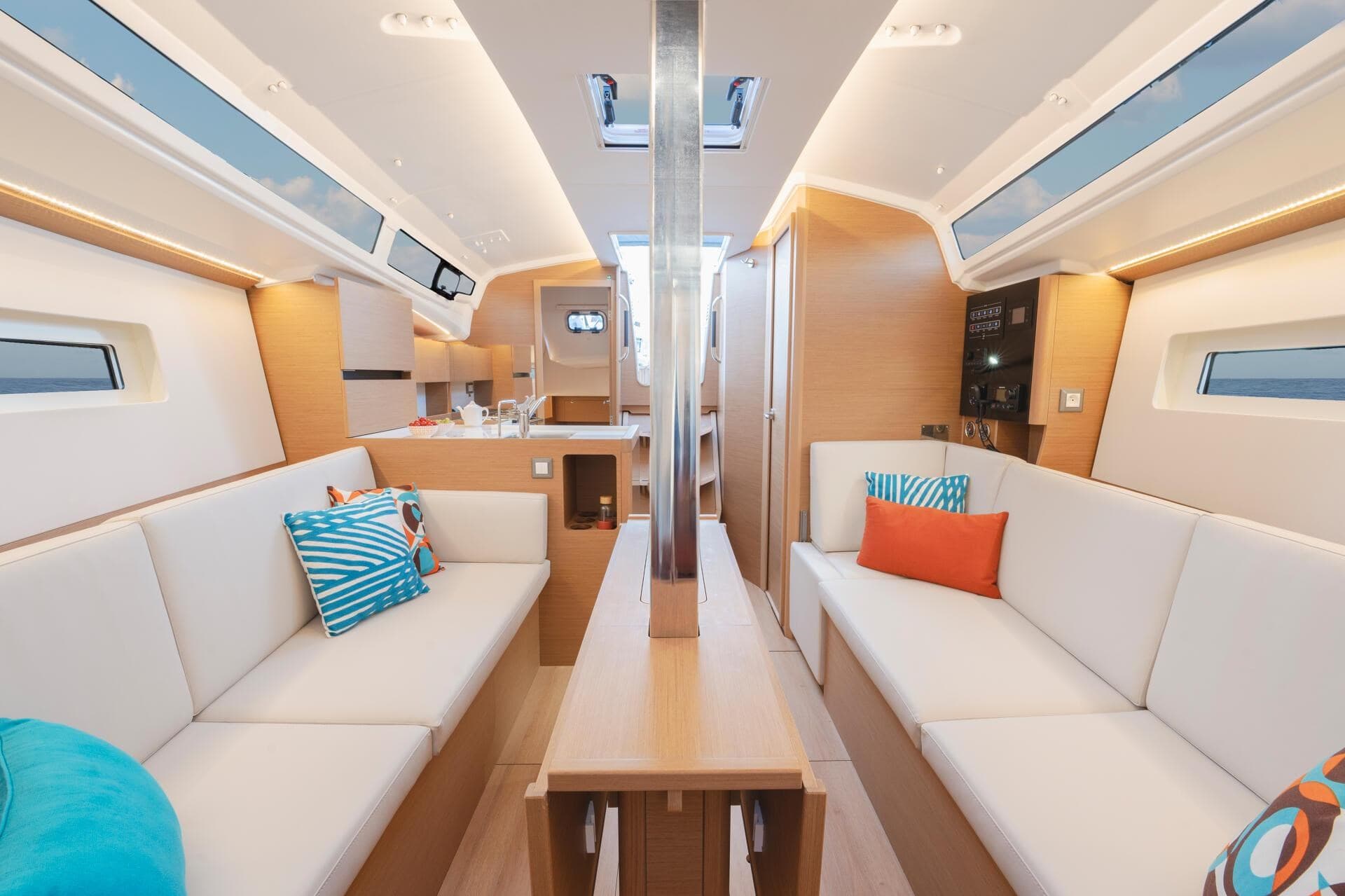 Jeanneau Sun Odyssey 350 - Interior View Jeanneau Sun Odyssey 350 - Interior View