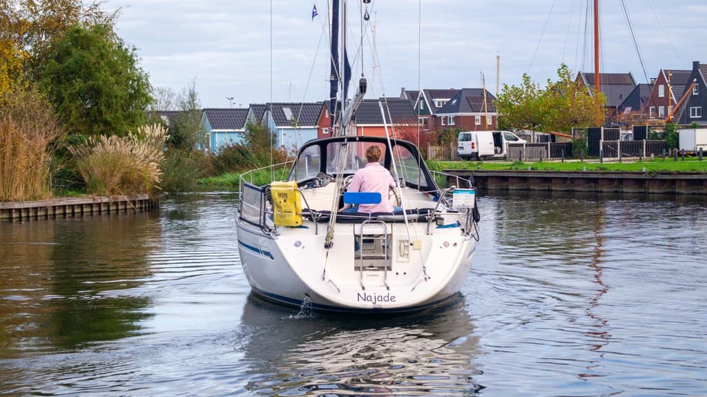 Bavaria 34 - Deck View Bavaria 34 - Deck View