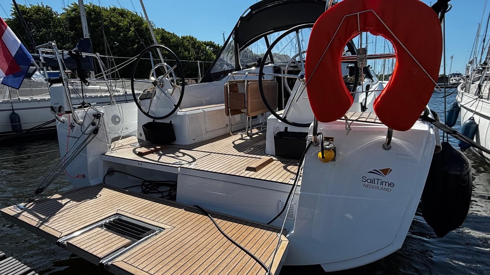 Jeanneau Sun Odyssey 350 - Interior View Jeanneau Sun Odyssey 350 - Interior View