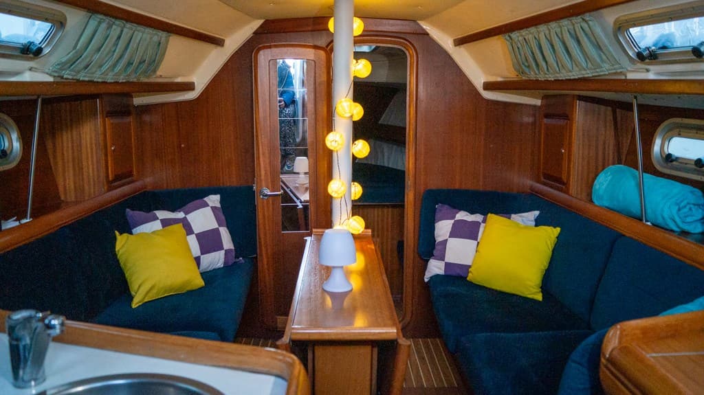 Bavaria 33 Exclusive - Deck View Bavaria 33 Exclusive - Deck View