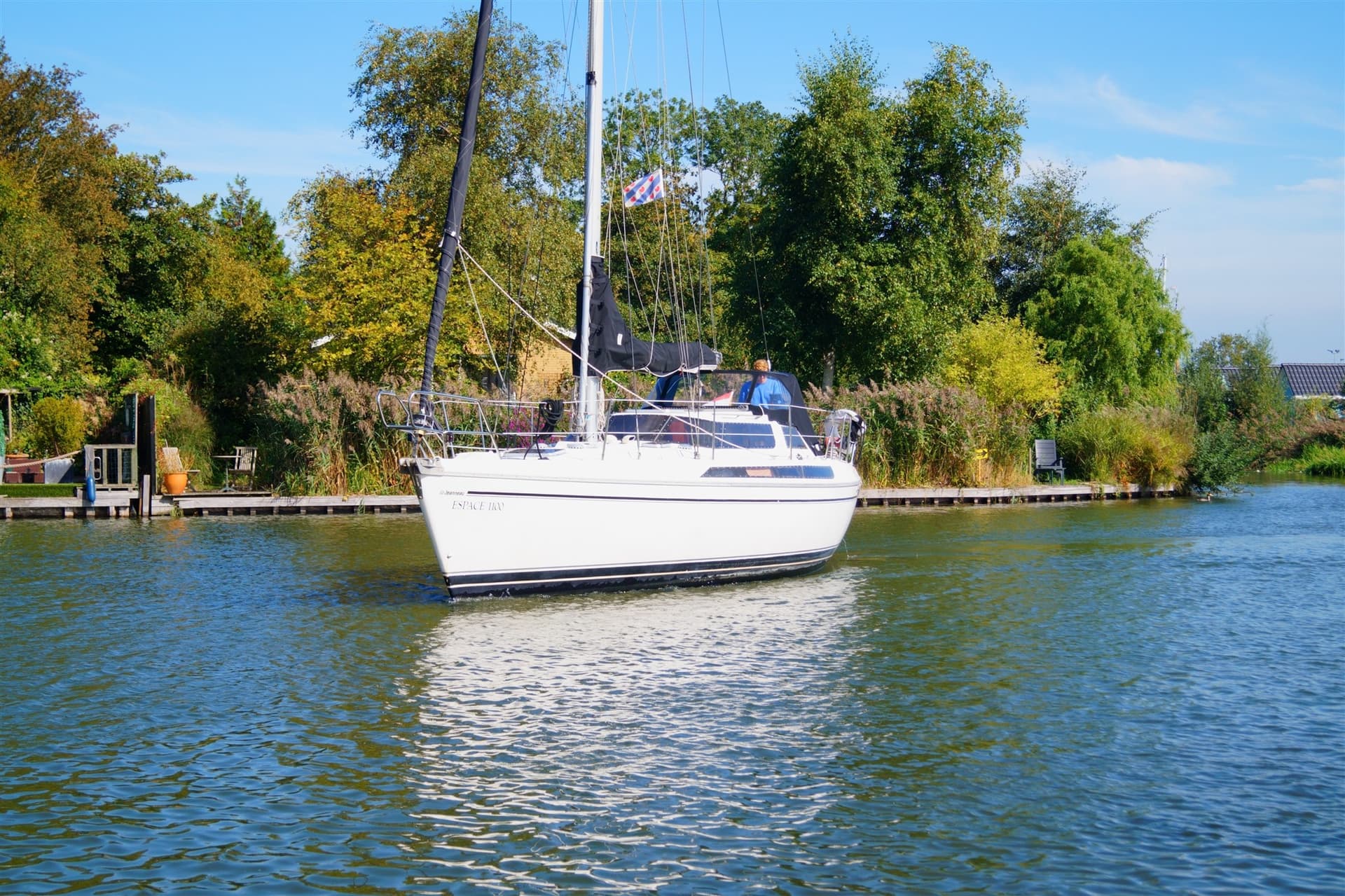 Jeanneau Espace 1100 - Detail View 1 Jeanneau Espace 1100 - Detail View 1