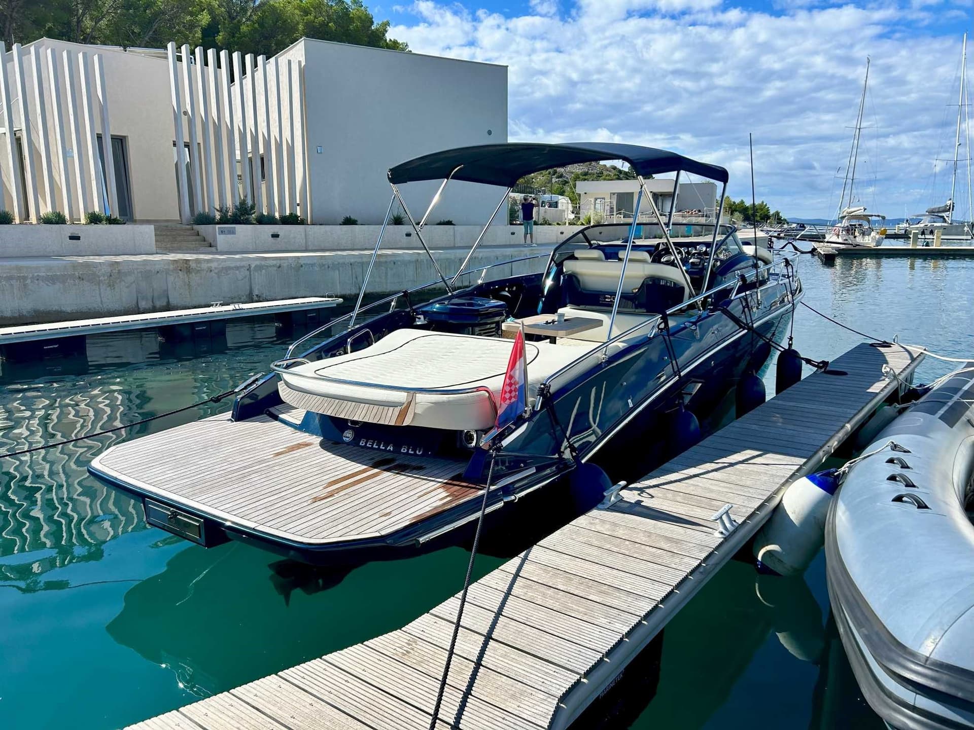 Cranchi Endurance 30 - Interior View Cranchi Endurance 30 - Interior View