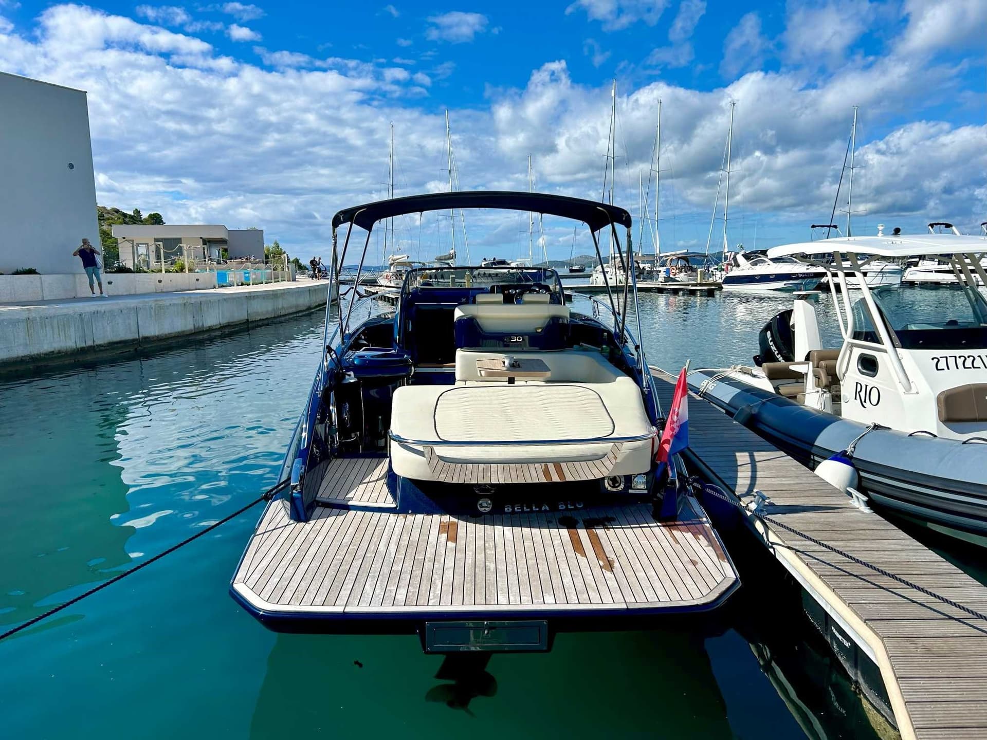 Cranchi Endurance 30 - Deck View Cranchi Endurance 30 - Deck View