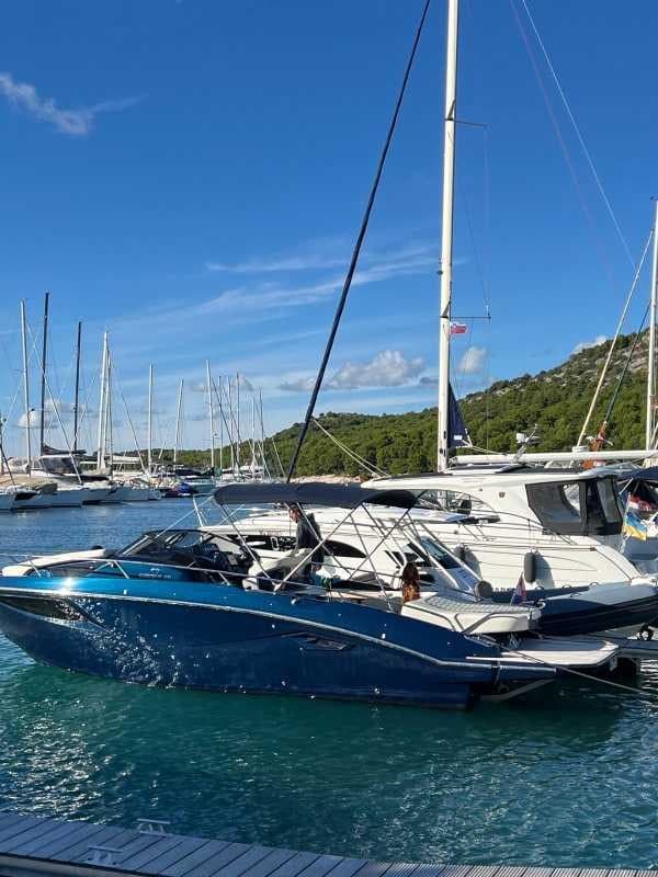 Cranchi Endurance 30 - Detail View 1 Cranchi Endurance 30 - Detail View 1