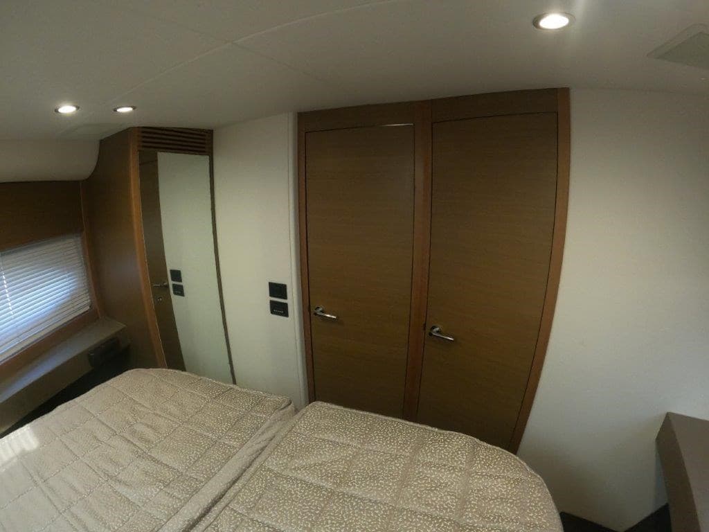 Princess Yachts V 48 Deck Saloon (3. Cabin Layout) - Interior View Princess Yachts V 48 Deck Saloon (3. Cabin Layout) - Interior View