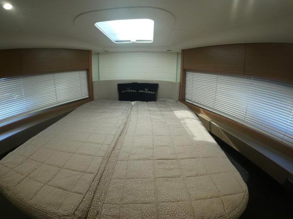 Princess Yachts V 48 Deck Saloon (3. Cabin Layout) gebraucht - Detail 2