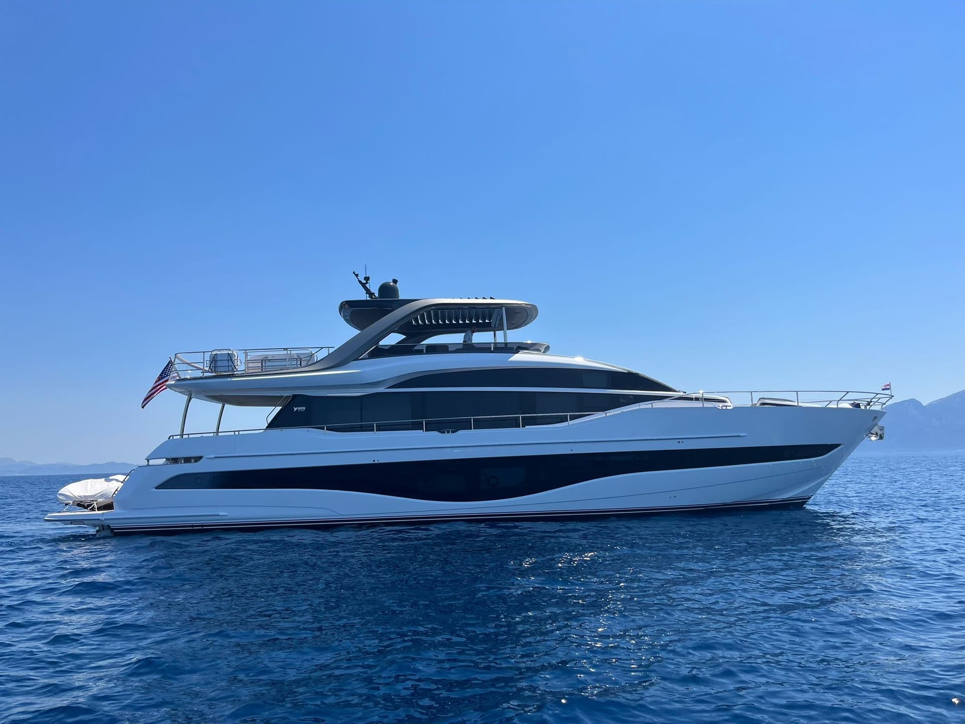 Princess Yachts Y85 usato - foto hero 16